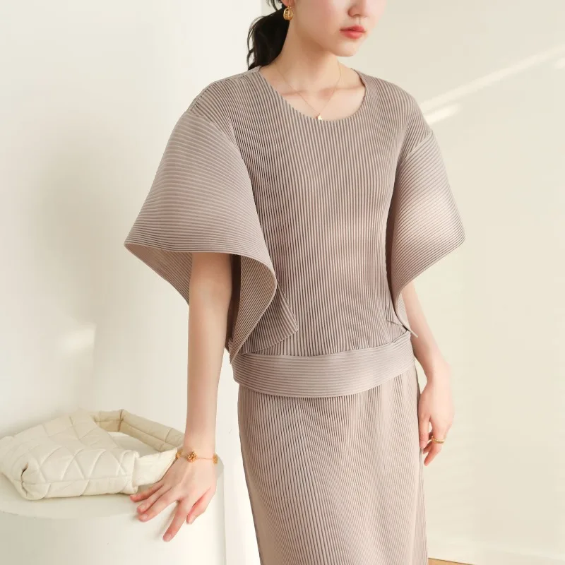 2026 Spring New Three Houses High End Folded Countryside Leisure Solid Color Versatile T-shirt for Women Short Sleeve Top
2026 Spring New Three Houses High End Folded Countryside Leisure Solid Color Versatile T-shirt for Women Short Sleeve Top