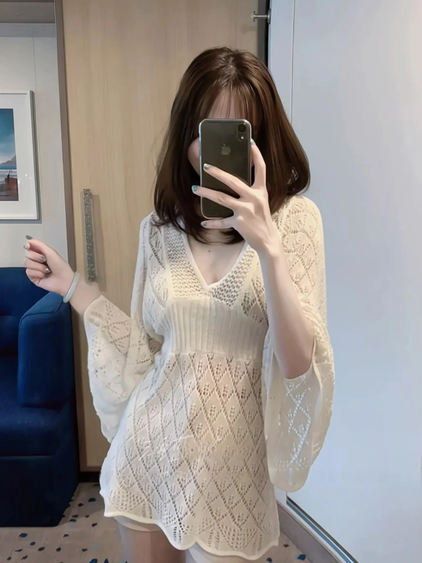 Bohemian Style Knitted Top Women's Slim Fit Long Sleeve V-Neck Hollow out Bell Sleeve UV Protection Casual Fashion Mid-Length
Bohemian Style Knitted Top Women's Slim Fit Long Sleeve V-Neck Hollow out Bell Sleeve UV Protection Casual Fashion Mid-Length