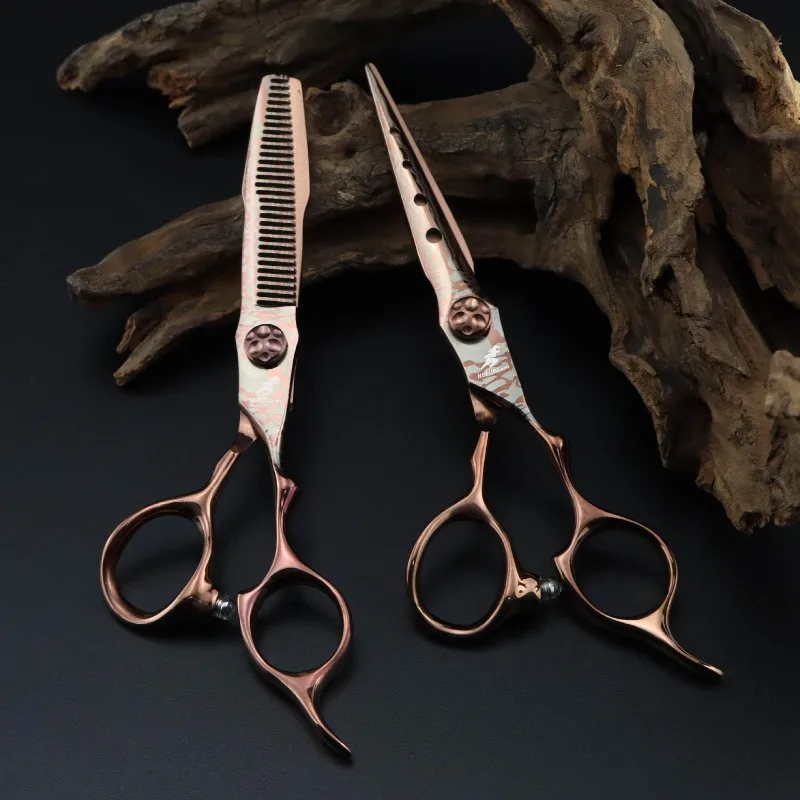 6-inch NEPURLson antique gold Damascus-patterned knife head with holes hair scissors. cutting scissors. thinning scissors.
6-inch NEPURLson antique gold Damascus-patterned knife head with holes hair scissors. cutting scissors. thinning scissors.