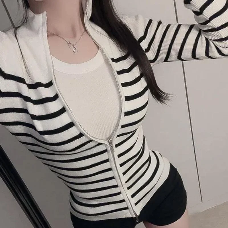 Cool Casual Striped Slim Fit Knitted Open Cardigan ZN212 Women's Fashion Autumn Long Sleeve Stand Collar Knitwear
Cool Casual Striped Slim Fit Knitted Open Cardigan ZN212 Women's Fashion Autumn Long Sleeve Stand Collar Knitwear