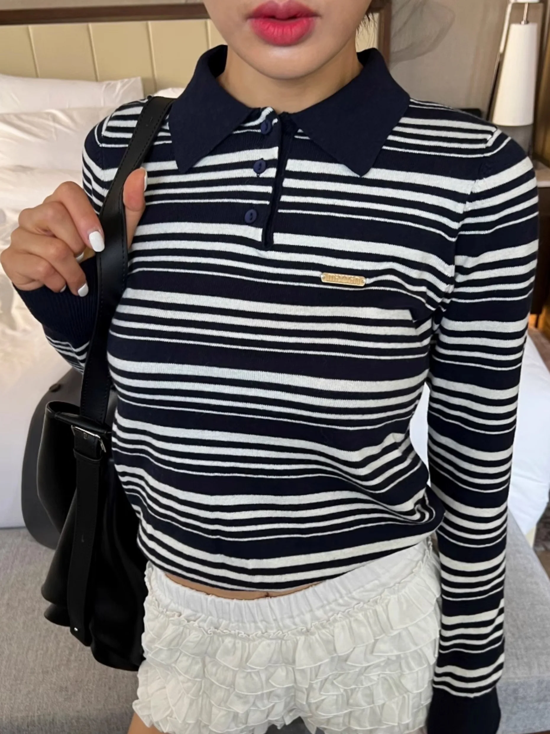 Корейский полосатый вязаный свитер в стиле ретро, женский модный утягивающий топ высокого класса, осенний новый Sle 2025 Ele Mood
Корейский полосатый вязаный свитер в стиле ретро, женский модный утягивающий топ высокого класса, осенний новый Sle 2025 Ele Mood