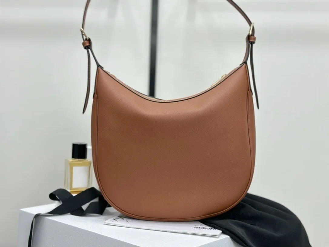 2025 New Fashion Luxury Arch Crossbody Bag Large Capacity Shoulder Bag for Women Men Casual Commute Office Handbag
2025 New Fashion Luxury Arch Crossbody Bag Large Capacity Shoulder Bag for Women Men Casual Commute Office Handbag