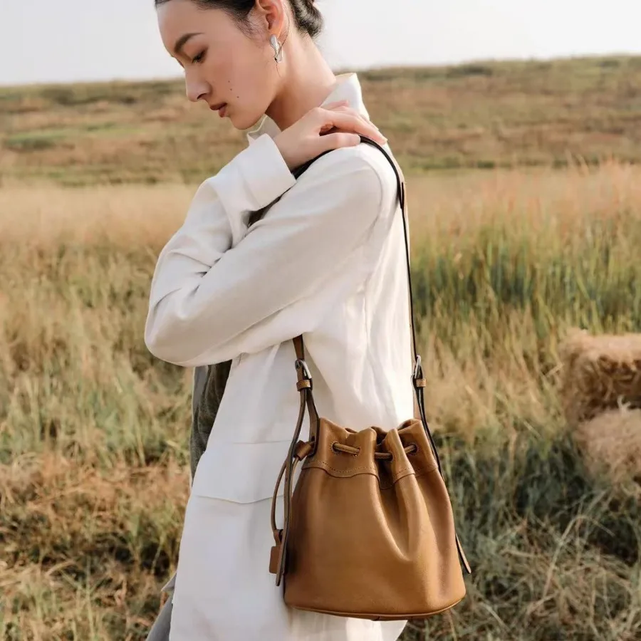 【New Arrival】Women's Genuine Leather Drawstring Bucket Bag Minimalist Crossbody Shoulder Bag For Daily Use
【New Arrival】Women's Genuine Leather Drawstring Bucket Bag Minimalist Crossbody Shoulder Bag For Daily Use