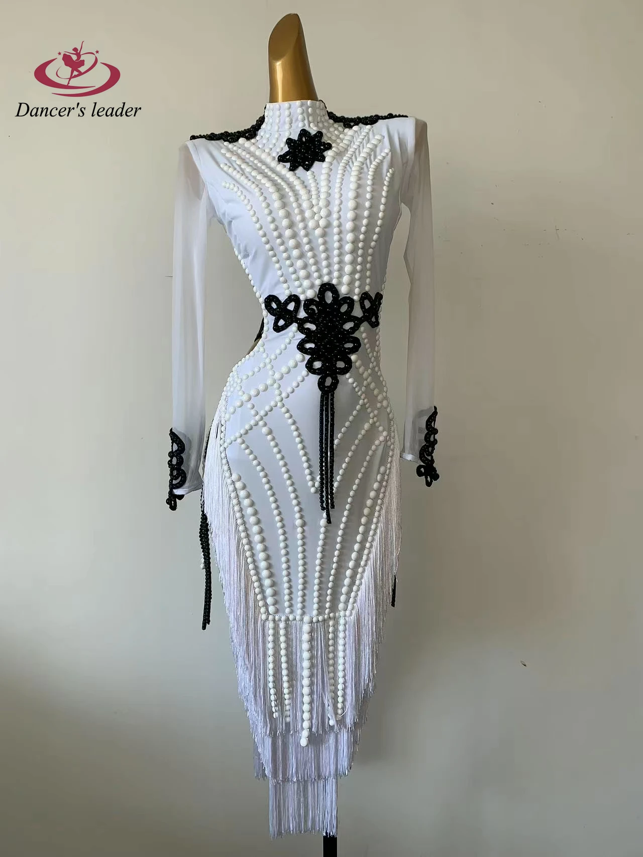 Костюм для латинских танцев для женщин, взрослых и детей, высококачественное индивидуальное платье для выступлений в стиле самбы с длинными рукавами и жемчугом
Костюм для латинских танцев для женщин, взрослых и детей, высококачественное индивидуальное платье для выступлений в стиле самбы с длинными рукавами и жемчугом