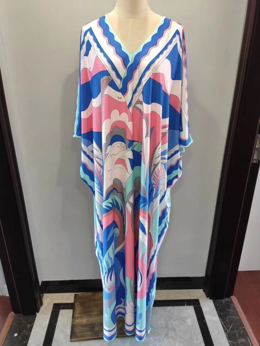 New Middle East Loose Size V-Collar Fashion Printed Elastic Knitted Leisure Silk Jersey Dresses
New Middle East Loose Size V-Collar Fashion Printed Elastic Knitted Leisure Silk Jersey Dresses