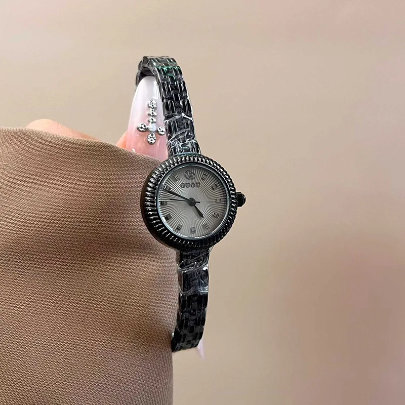 New Women'S Wristwatch With Round Quartz Bracelet, Small And Exquisite, Luxurious And Fashionable, High-Quality Women'S Watch.
New Women'S Wristwatch With Round Quartz Bracelet, Small And Exquisite, Luxurious And Fashionable, High-Quality Women'S Watch.