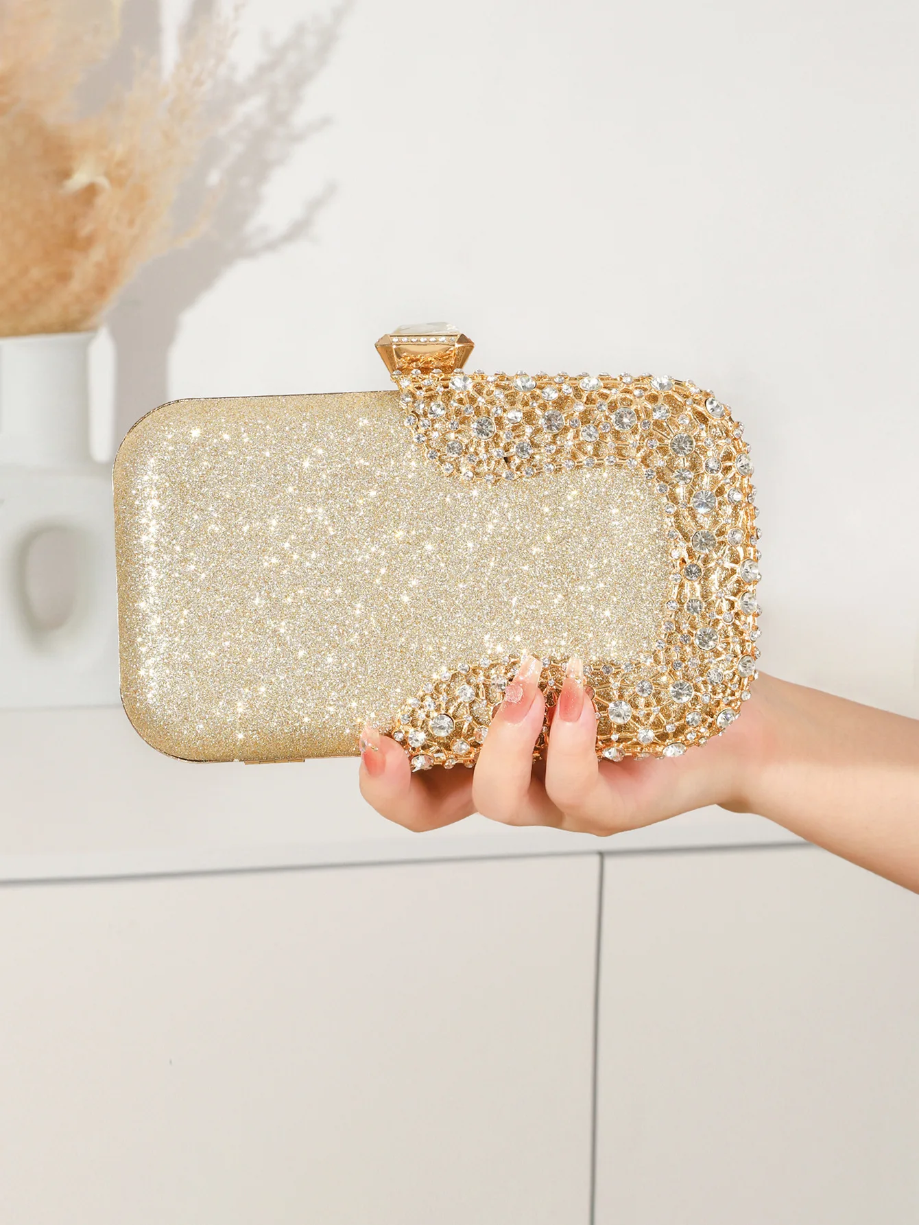 Diamond Evening Clutch For Women Wedding Mini Purse Chain Shoulder Bag Small Hollow Out Flowers Crystal Party Handbag
Diamond Evening Clutch For Women Wedding Mini Purse Chain Shoulder Bag Small Hollow Out Flowers Crystal Party Handbag
