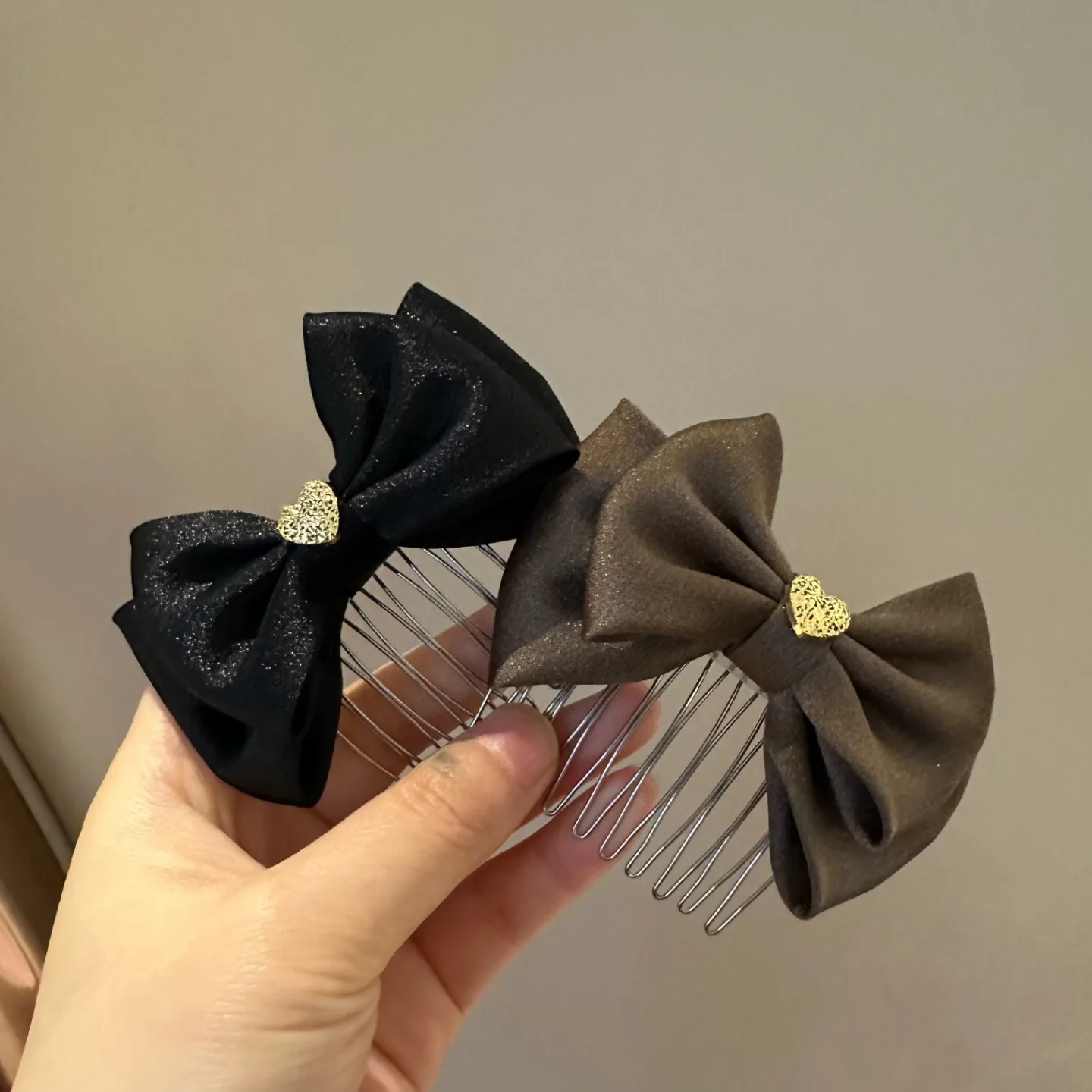 Hair Comb Reverse Insert Pearl Satin Bow Heart for Women Bangs Baby Hair Princess Updo Non Slip Premium Daily Essential
Hair Comb Reverse Insert Pearl Satin Bow Heart for Women Bangs Baby Hair Princess Updo Non Slip Premium Daily Essential