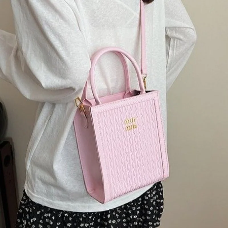 Женская сумка через плечо с магнитной застежкой, гладкая кожаная сумка с передним карманом быстрого доступа, эргономичная для ежедневного использования
Женская сумка через плечо с магнитной застежкой, гладкая кожаная сумка с передним карманом быстрого доступа, эргономичная для ежедневного использования