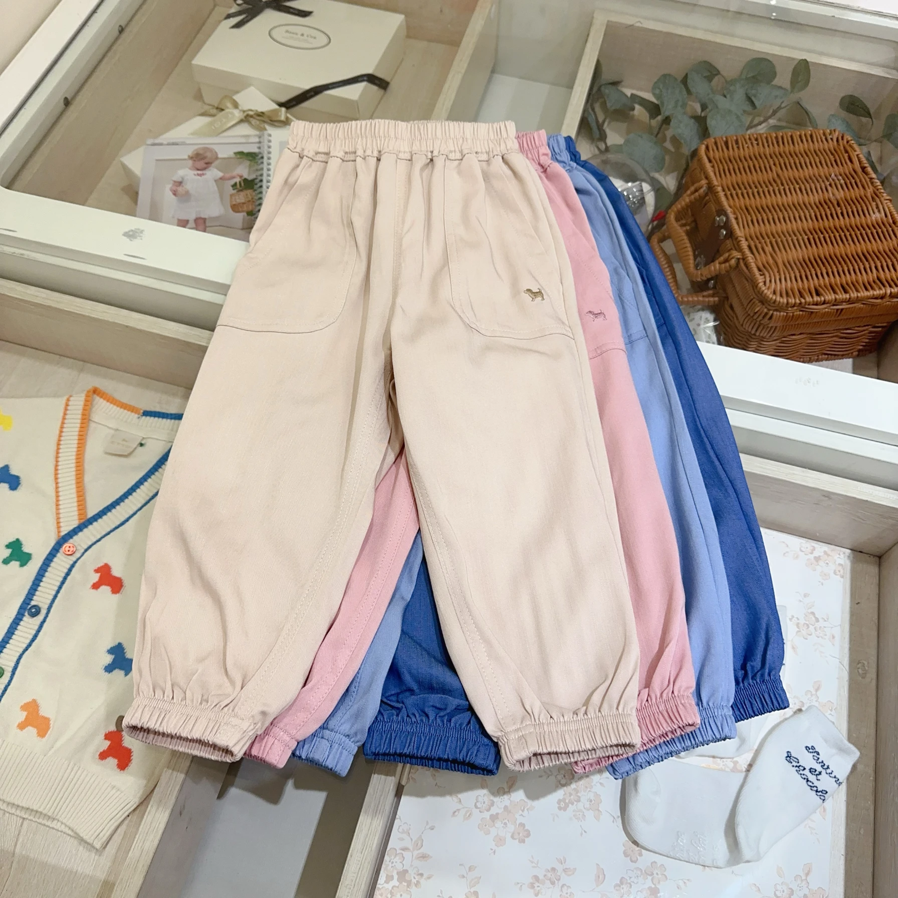Unisex Summer Casual Comfortable Elastic Waist Pants for Kids Breathable Loose Fit Long Trousers Versatile All-Match Pants
Unisex Summer Casual Comfortable Elastic Waist Pants for Kids Breathable Loose Fit Long Trousers Versatile All-Match Pants