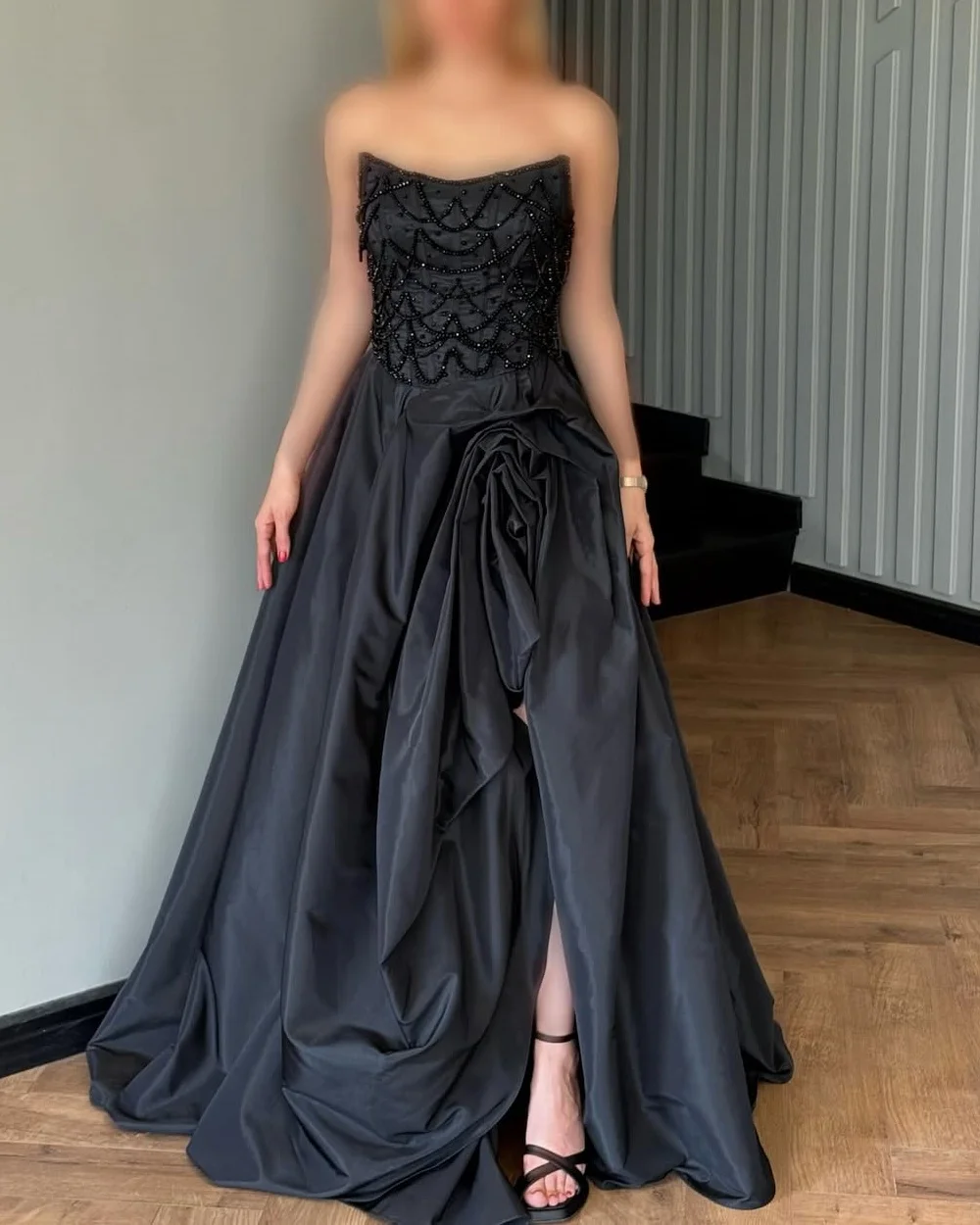 Индивидуальные высококачественные длинные платья трапециевидной формы без бретелек с замысловатым шармезом и бисером, современный стиль 
Индивидуальные высококачественные длинные платья трапециевидной формы без бретелек с замысловатым шармезом и бисером, современный стиль