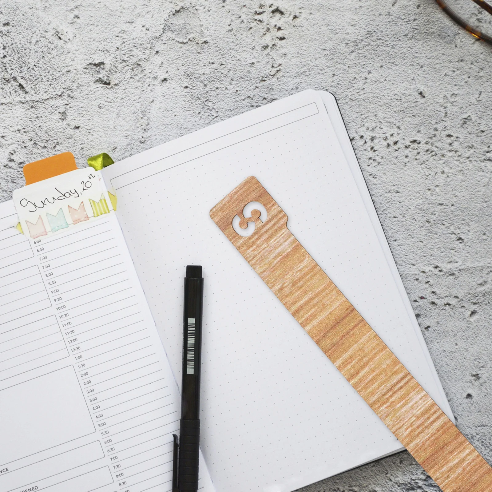 26pcs Wooden Alphabet Bookmarks Letter Learning Book Mark Portable Books Divider For Library Cds Records Classification
26pcs Wooden Alphabet Bookmarks Letter Learning Book Mark Portable Books Divider For Library Cds Records Classification