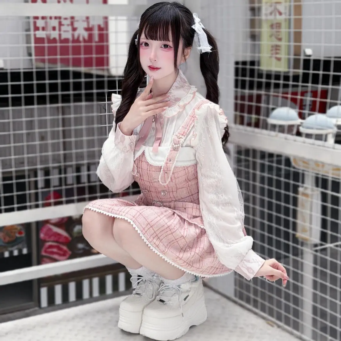 Japanese Mass Produced Sweet Autumn Winter Lapel Long Sleeved Shirt Girl Lace Splicing Bow Pleats Black White Blouse Tops Women
Japanese Mass Produced Sweet Autumn Winter Lapel Long Sleeved Shirt Girl Lace Splicing Bow Pleats Black White Blouse Tops Women