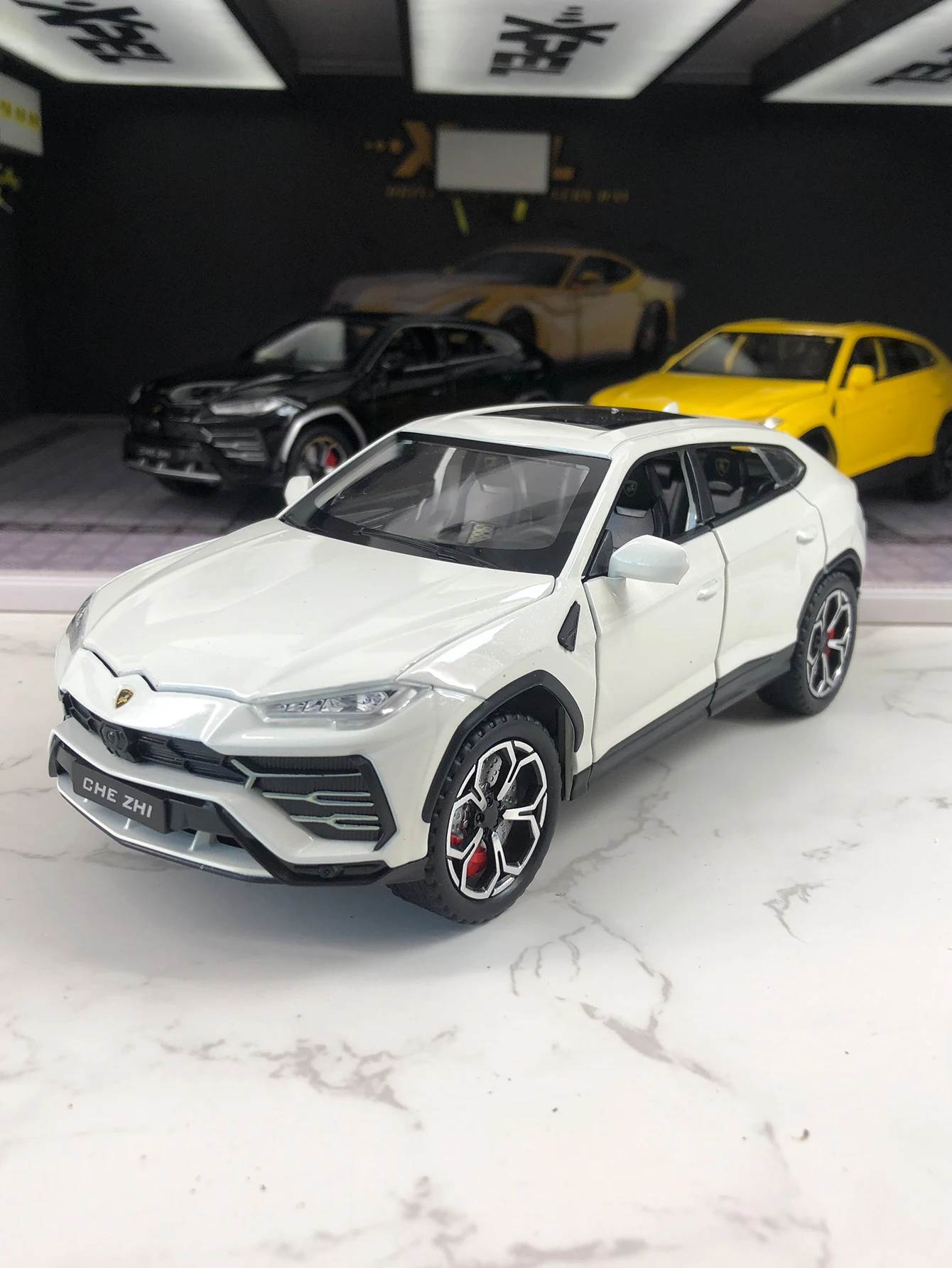 1: 24, имитация внедорожного спортивного автомобиля из цинкового сплава, статическое украшение, металлический коллекционный подарочный автомобиль
1: 24, имитация внедорожного спортивного автомобиля из цинкового сплава, статическое украшение, металлический коллекционный подарочный автомобиль