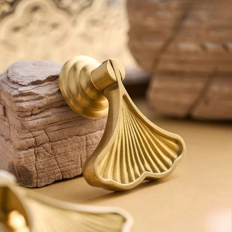 Creative Ginkgo Leaf Brass Handles Cabinet Drawer Accessories Nordic Single Hole Furniture Hardware Luxury Dresser Handles
Creative Ginkgo Leaf Brass Handles Cabinet Drawer Accessories Nordic Single Hole Furniture Hardware Luxury Dresser Handles
