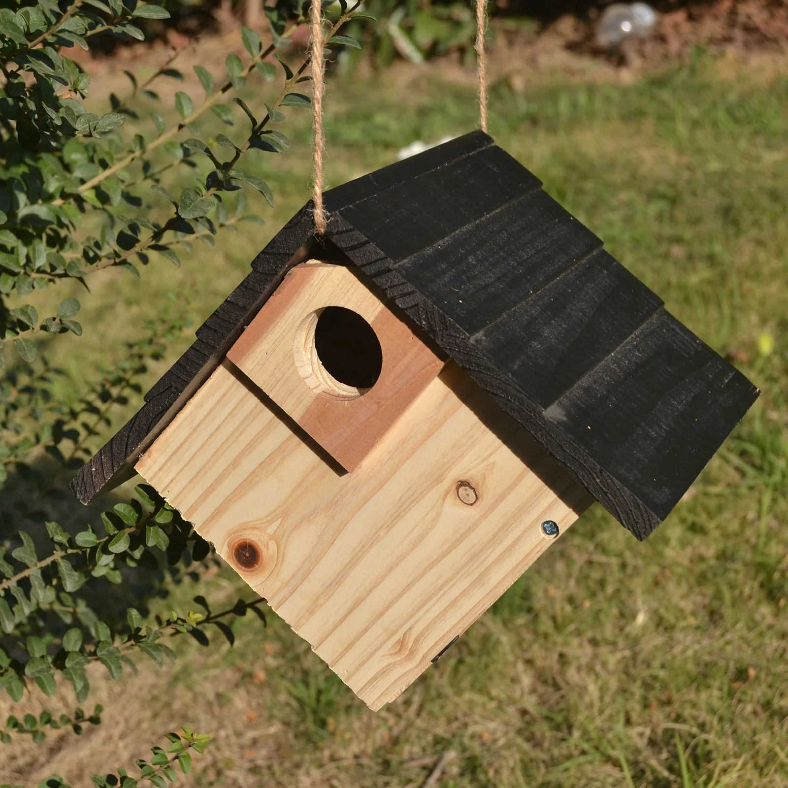 Wooden Birdhouse for Parrots - Natural Cedar Nest Box for Outdoor Garden
Wooden Birdhouse for Parrots - Natural Cedar Nest Box for Outdoor Garden
