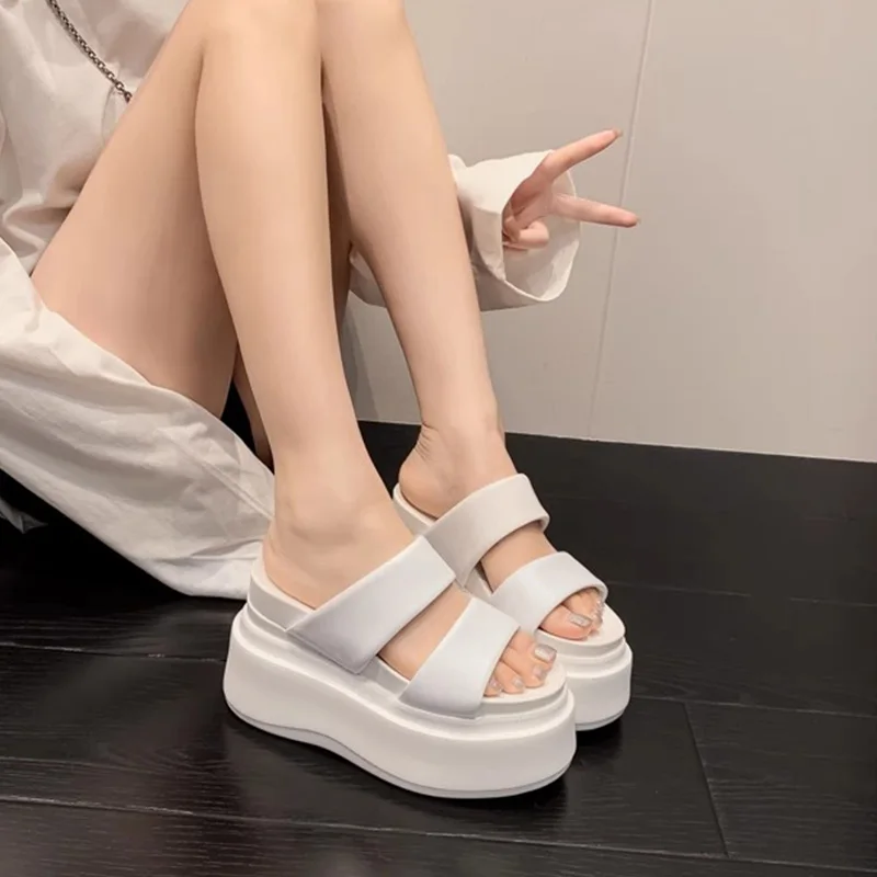 Gorasion 2025 New Highquality Summer Thick Soled Flip-flops Women One-line Ultra-high Heel Height-increasing Cool Slippers Women
Gorasion 2025 New Highquality Summer Thick Soled Flip-flops Women One-line Ultra-high Heel Height-increasing Cool Slippers Women