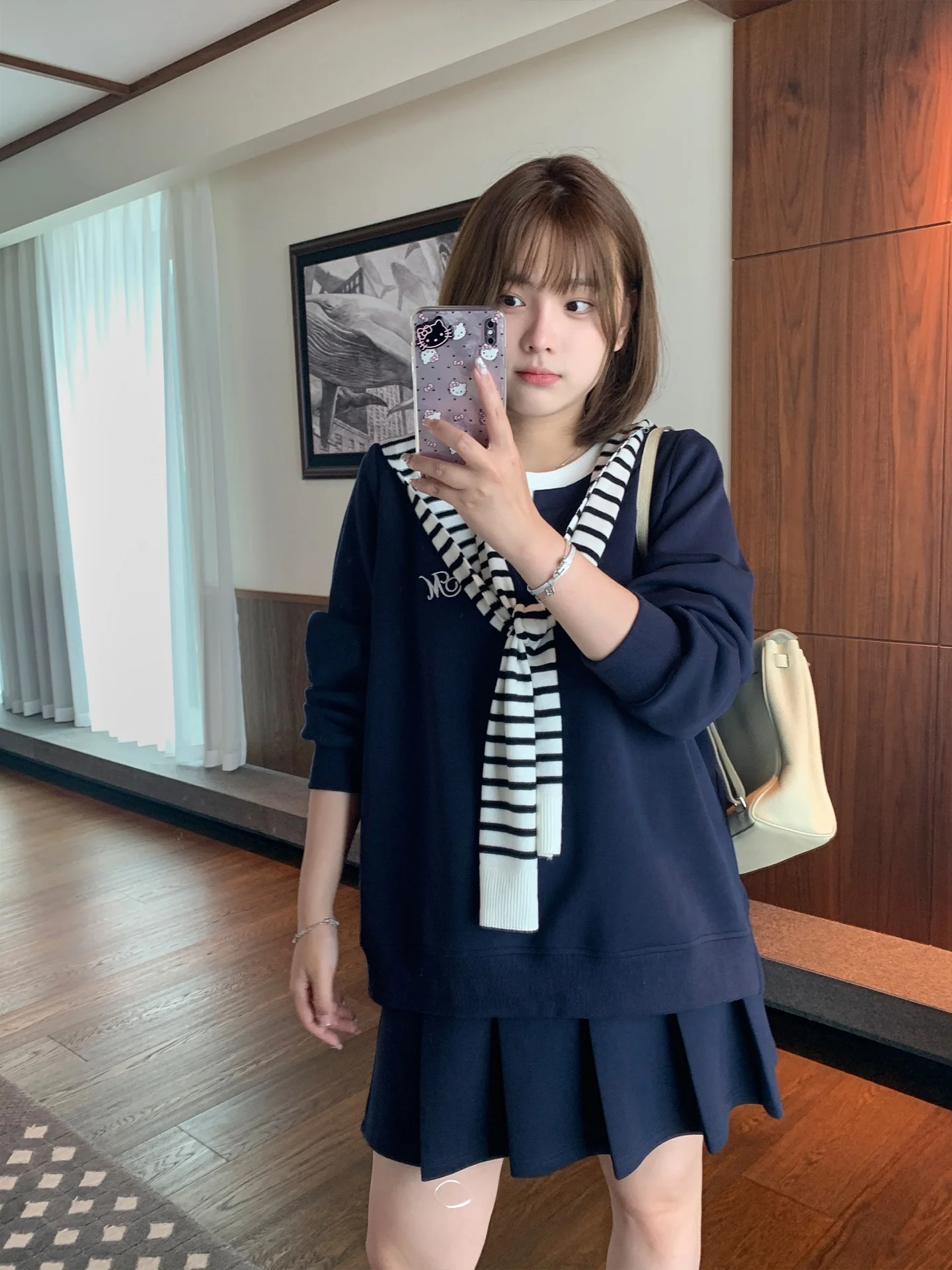 Комплект из двух предметов: повседневный свитшот и плиссированная юбка с высокой талией для женщин больших размеров, осенний модный образ, имитация двух частей
Комплект из двух предметов: повседневный свитшот и плиссированная юбка с высокой талией для женщин больших размеров, осенний модный образ, имитация двух частей