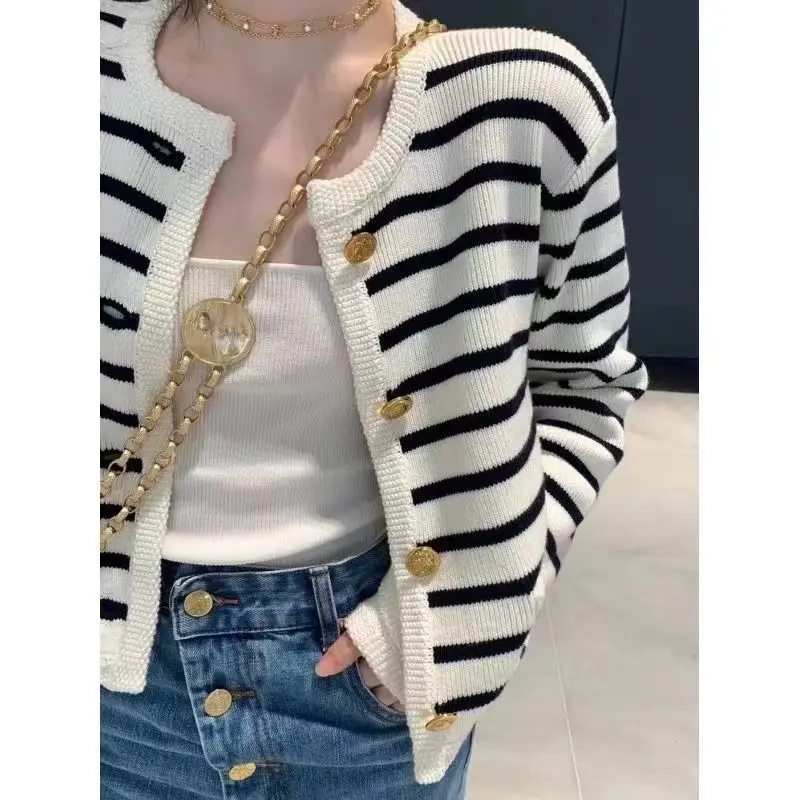 Striped Cardigan Sweaters Women's Spring Autumn New Single Breasted O-neck Knitted Sweater Fashion Short Knitwear Jumpers
Striped Cardigan Sweaters Women's Spring Autumn New Single Breasted O-neck Knitted Sweater Fashion Short Knitwear Jumpers