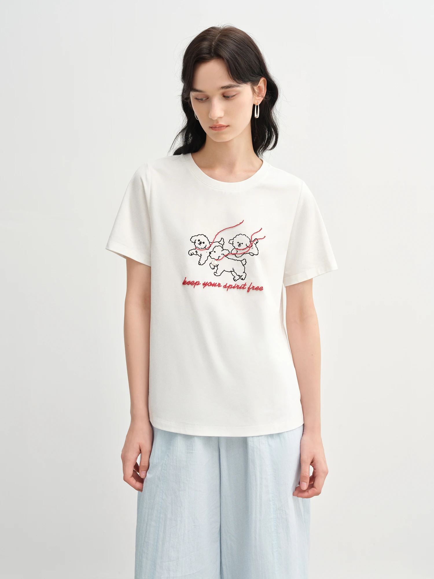 DUSHU 2025 Summer Women's Plus-Size Embroidered T-Shirt - Curve-Flattering Regular Shoulder & Round Neck Casual Chic 25DS82761
DUSHU 2025 Summer Women's Plus-Size Embroidered T-Shirt - Curve-Flattering Regular Shoulder & Round Neck Casual Chic 25DS82761