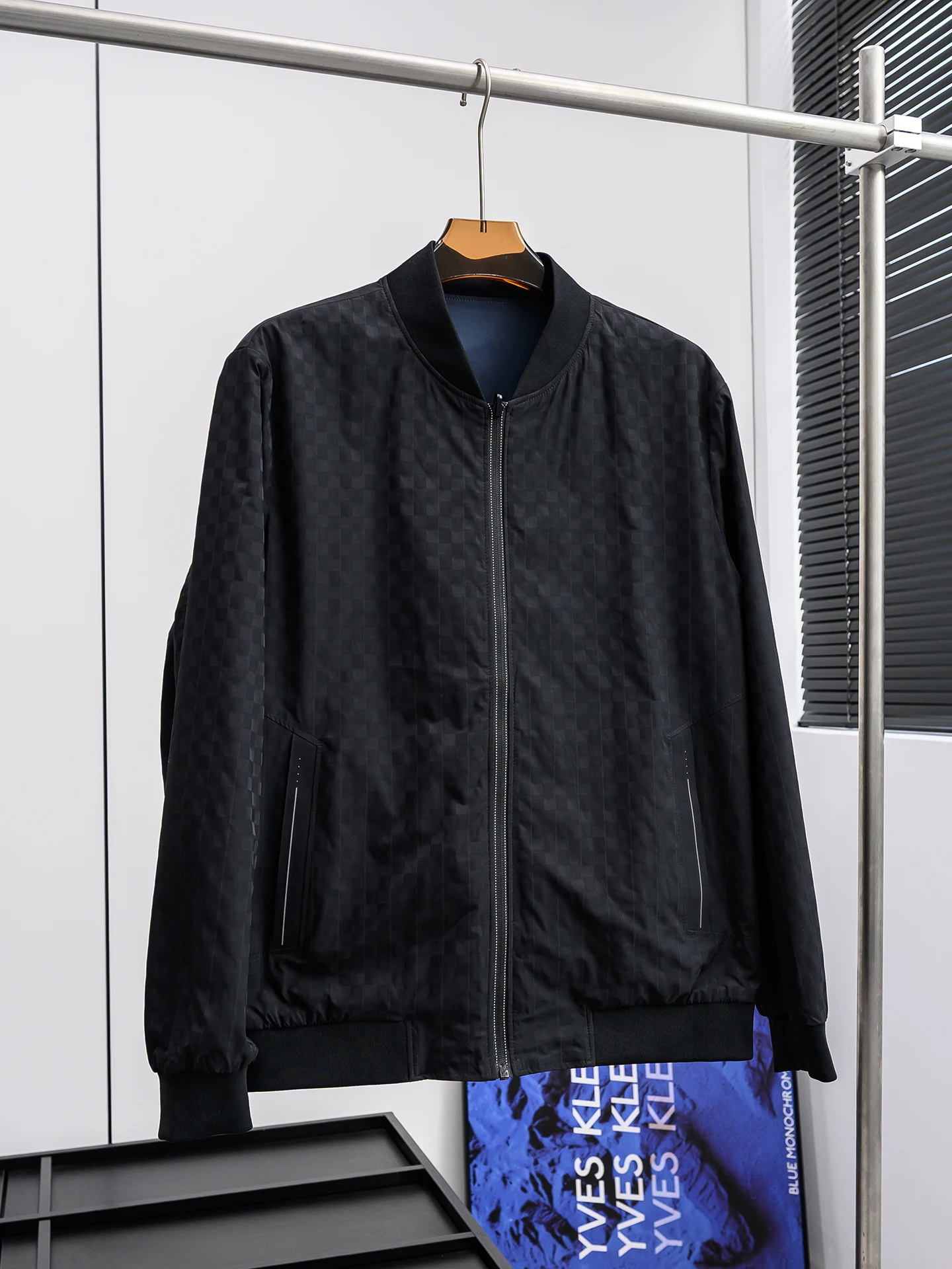 Double-Sided Wearable Windproof Baseball Collar Jacket for Men Casual Business Spring Season Outerwear Comfortable Loose Fit
Double-Sided Wearable Windproof Baseball Collar Jacket for Men Casual Business Spring Season Outerwear Comfortable Loose Fit