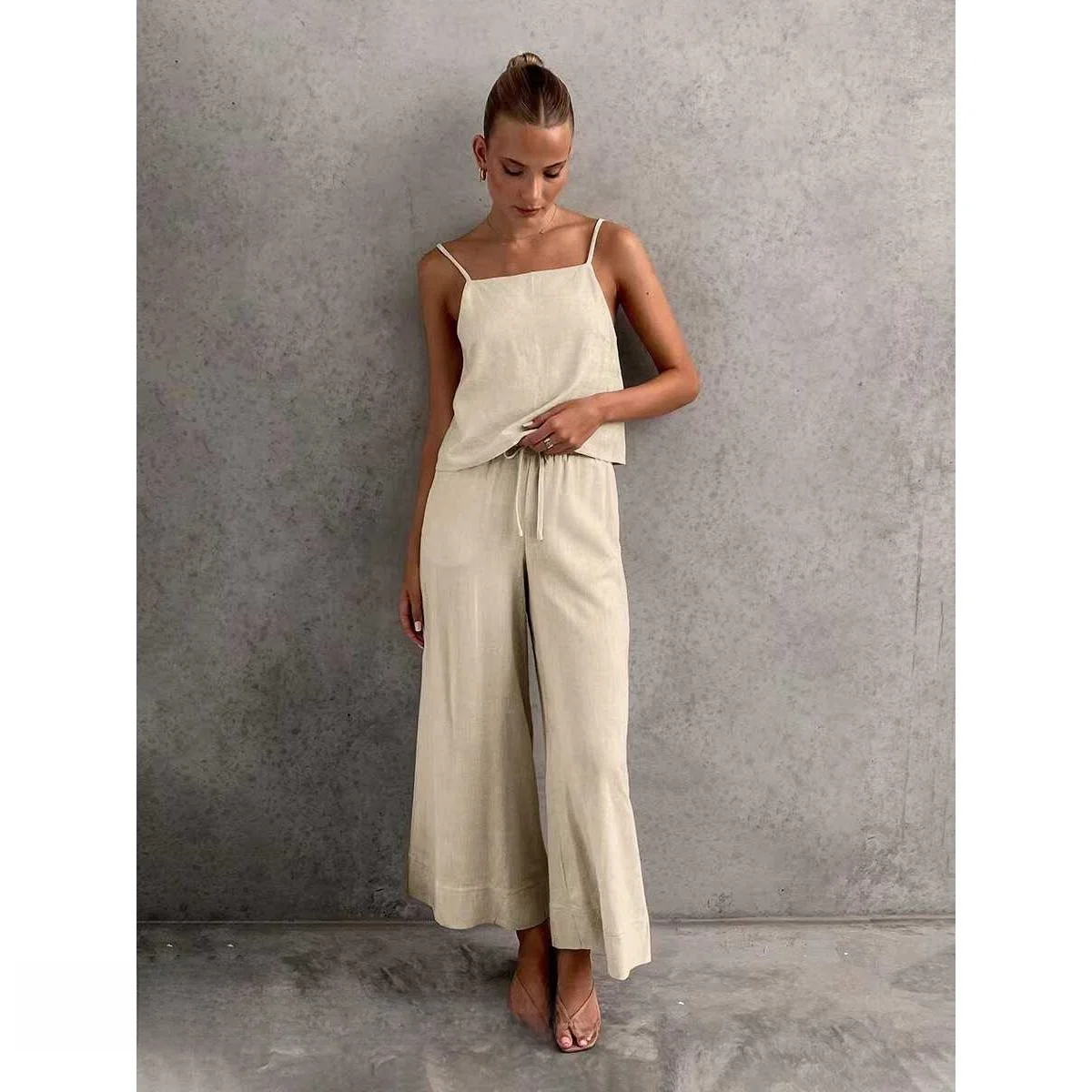 Summer Sexy Strap Vest And Pants Set Casual Two-Piece Cotton Outfit Nine-Piece Pants Sleeveless Fashionable Women's Ensemble
Summer Sexy Strap Vest And Pants Set Casual Two-Piece Cotton Outfit Nine-Piece Pants Sleeveless Fashionable Women's Ensemble