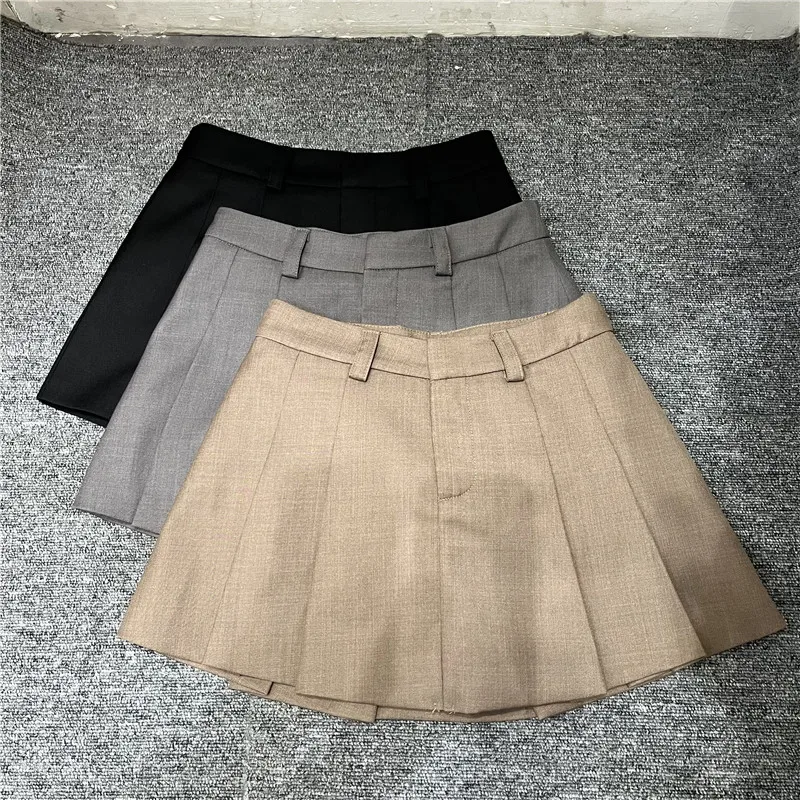 Chic A-Line Skirt for Women Khaki Pleated Anti-Light Casual Skirt High Waist Polyester Fabric Daily Wear Spring Summer
Chic A-Line Skirt for Women Khaki Pleated Anti-Light Casual Skirt High Waist Polyester Fabric Daily Wear Spring Summer