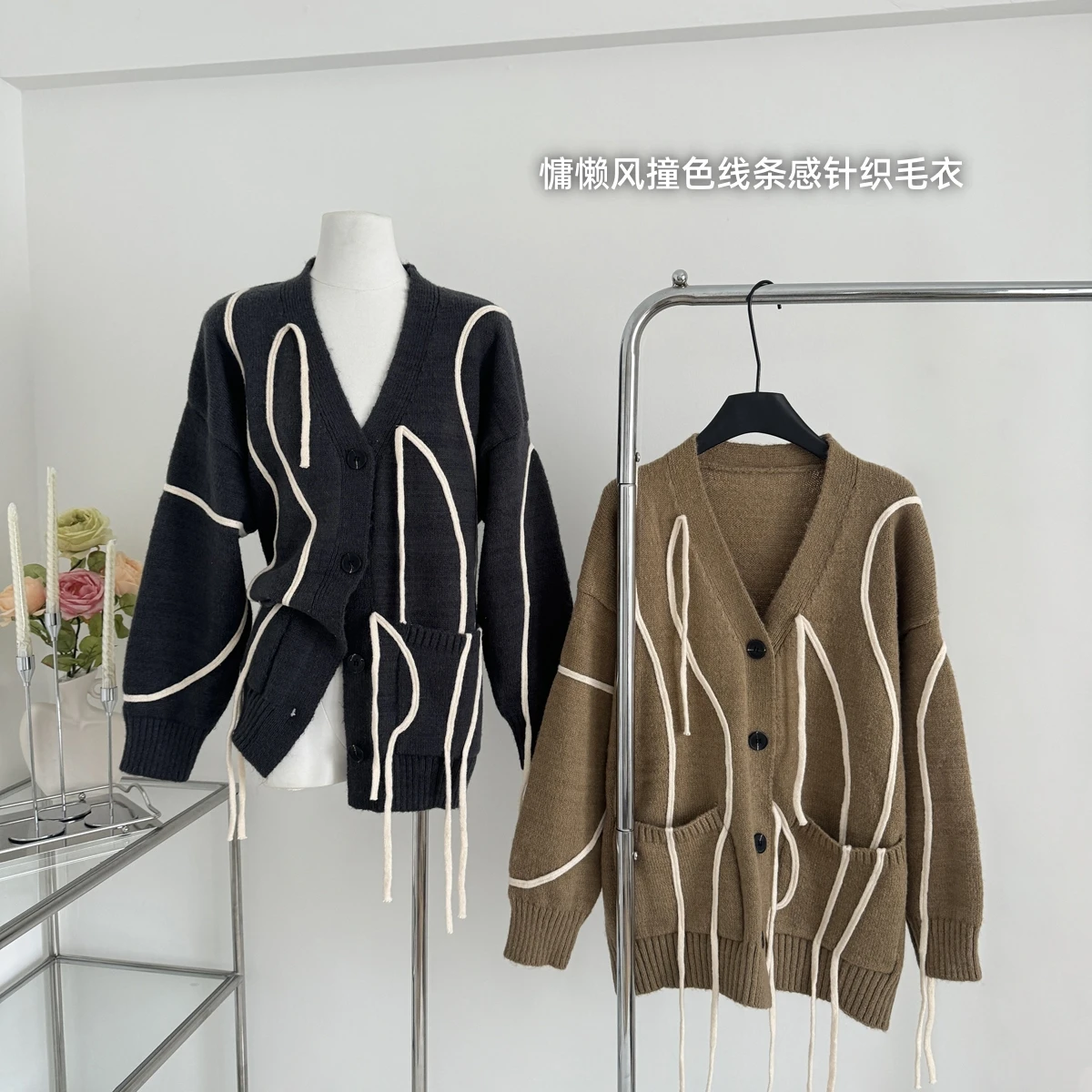 Fashion Lazy Design Sense Of Color Contrast Line Sense Knitted Coat Women 2024 Autumn Winter Clothing New Fashion Simple Sweater
Fashion Lazy Design Sense Of Color Contrast Line Sense Knitted Coat Women 2024 Autumn Winter Clothing New Fashion Simple Sweater