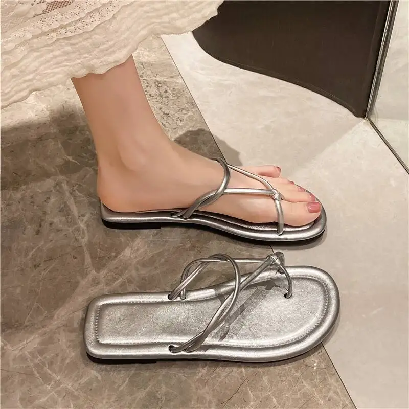 2026 New Retro Casual Toe Loop Flip Flops French Cross Strap Fairy Style Minimalist Beach Sandals Women Outdoor Slip On Shoes
2026 New Retro Casual Toe Loop Flip Flops French Cross Strap Fairy Style Minimalist Beach Sandals Women Outdoor Slip On Shoes
