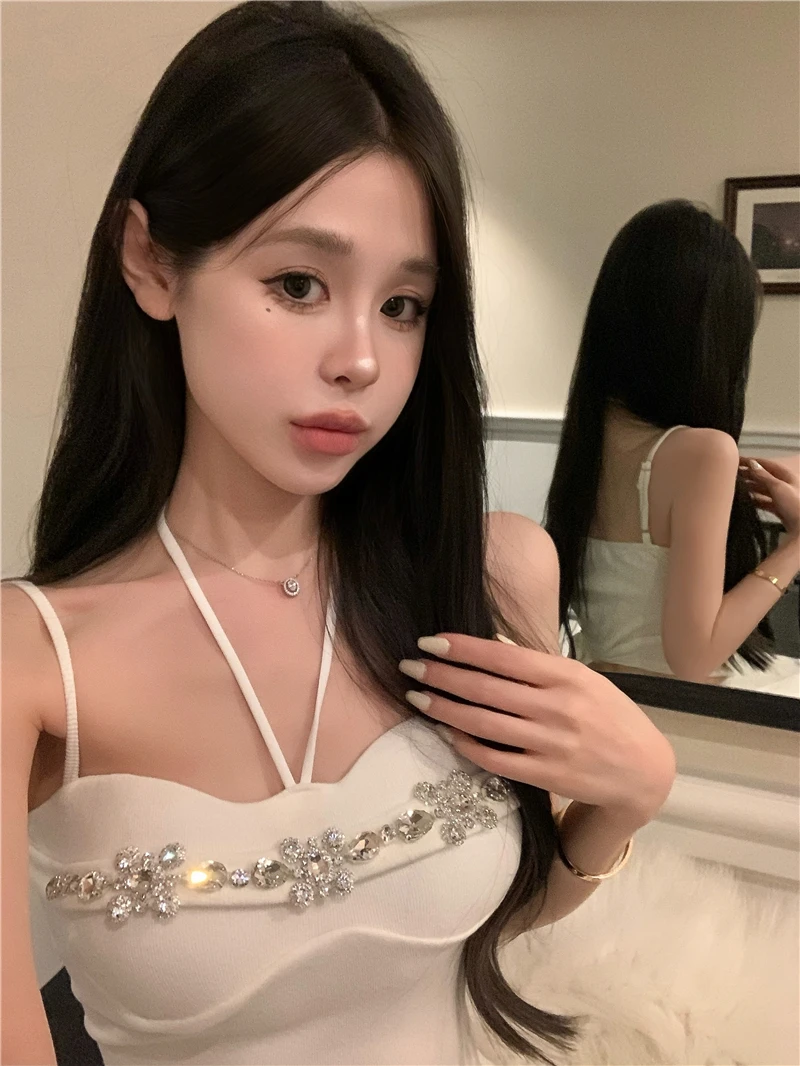 Hot Girl Diamond Halter Neck Camisole for Women's Summer Pure Sexy Irregular Sleeveless Short Vest Fashion Female Clothes
Hot Girl Diamond Halter Neck Camisole for Women's Summer Pure Sexy Irregular Sleeveless Short Vest Fashion Female Clothes