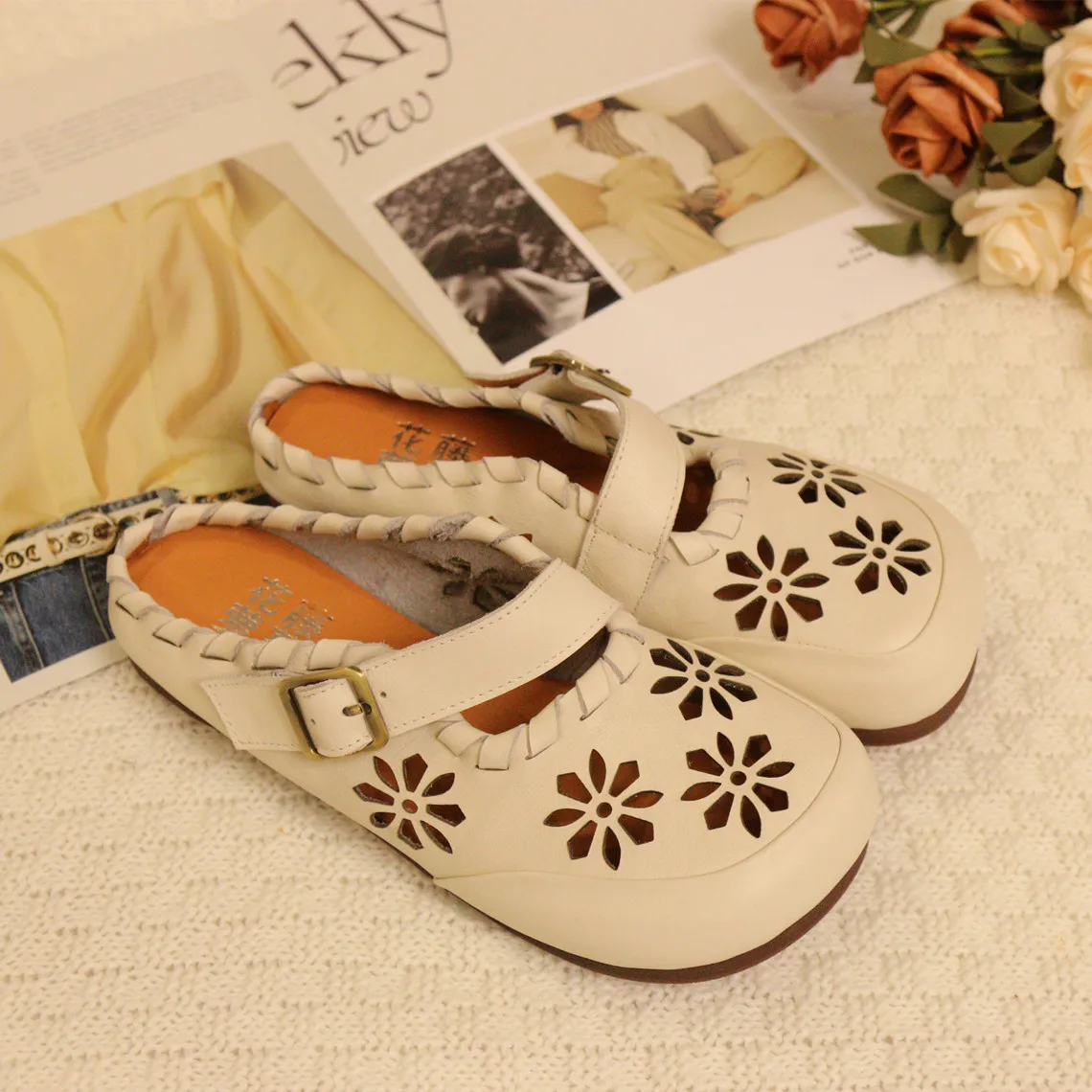 Leather Flat Heel Slippers Comfortable Soft Bottom Casual Women's Sandals Slip-On Summer Shoes Breathable Hollow out Design
Leather Flat Heel Slippers Comfortable Soft Bottom Casual Women's Sandals Slip-On Summer Shoes Breathable Hollow out Design