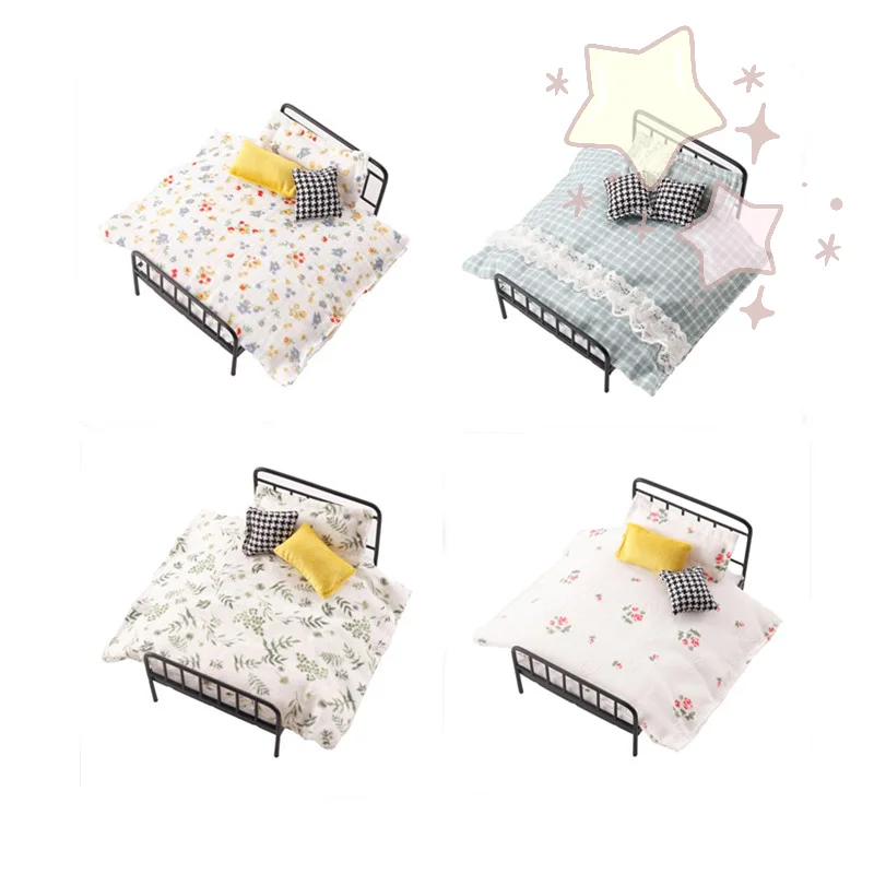 1Set 1:12 Scale Dollhouse Simulation Bedding Set Quilt Pillow Bed Model For Miniature Bedroom Decoration Micro Diorama Props
1Set 1:12 Scale Dollhouse Simulation Bedding Set Quilt Pillow Bed Model For Miniature Bedroom Decoration Micro Diorama Props