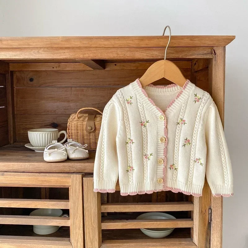 2023 Autumn Baby Girl Sweater 0-3Years Princess Newborn Kids Long Sleeve V-Neck Embroidery Flower Cardigan Coat Outwear Clothes
2023 Autumn Baby Girl Sweater 0-3Years Princess Newborn Kids Long Sleeve V-Neck Embroidery Flower Cardigan Coat Outwear Clothes