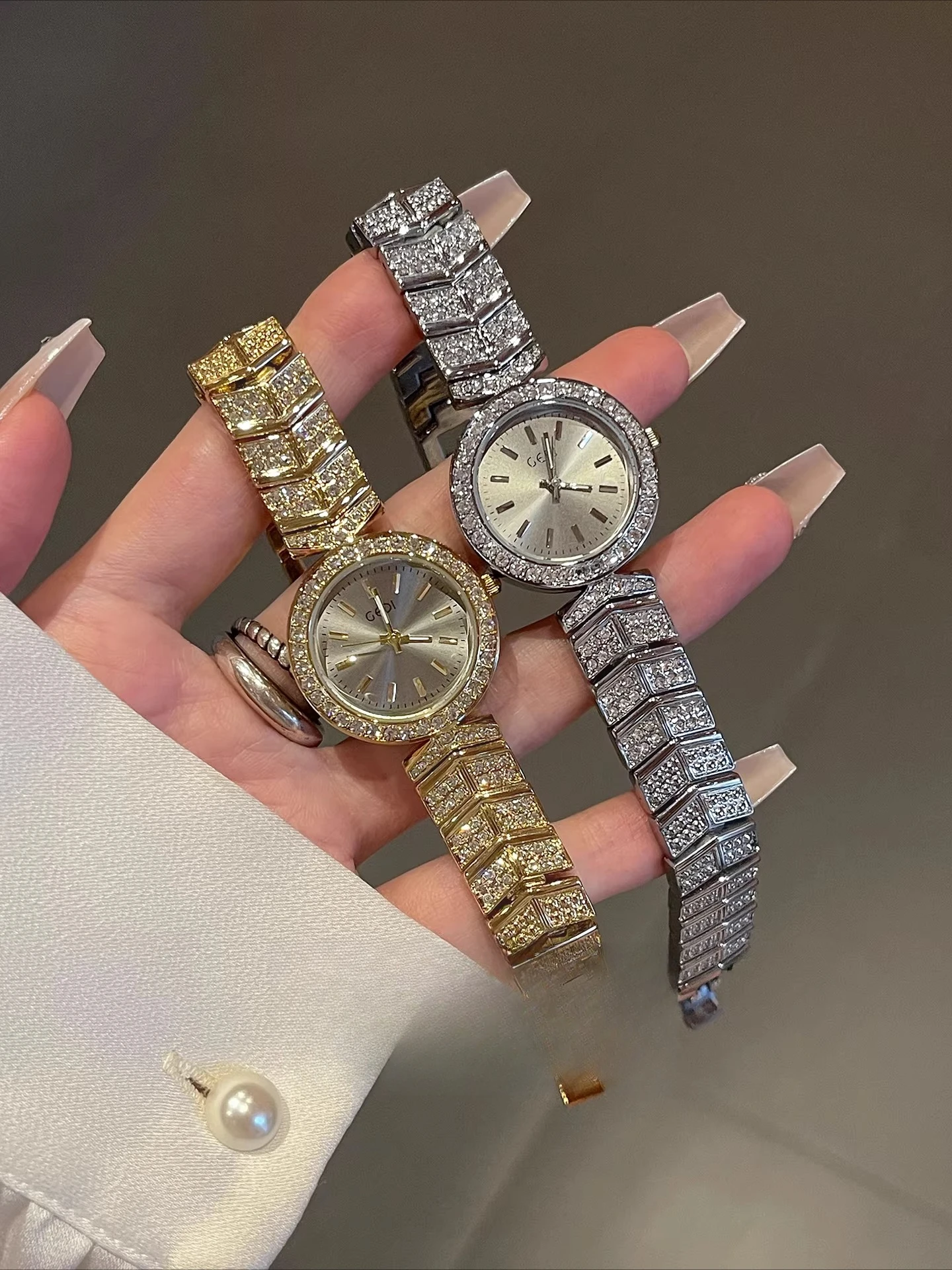 DSA Modern Premium Light Luxury Niche Watch Women's Premium Sense Exquisite Small Diamond-encrusted Women's Watch
DSA Modern Premium Light Luxury Niche Watch Women's Premium Sense Exquisite Small Diamond-encrusted Women's Watch