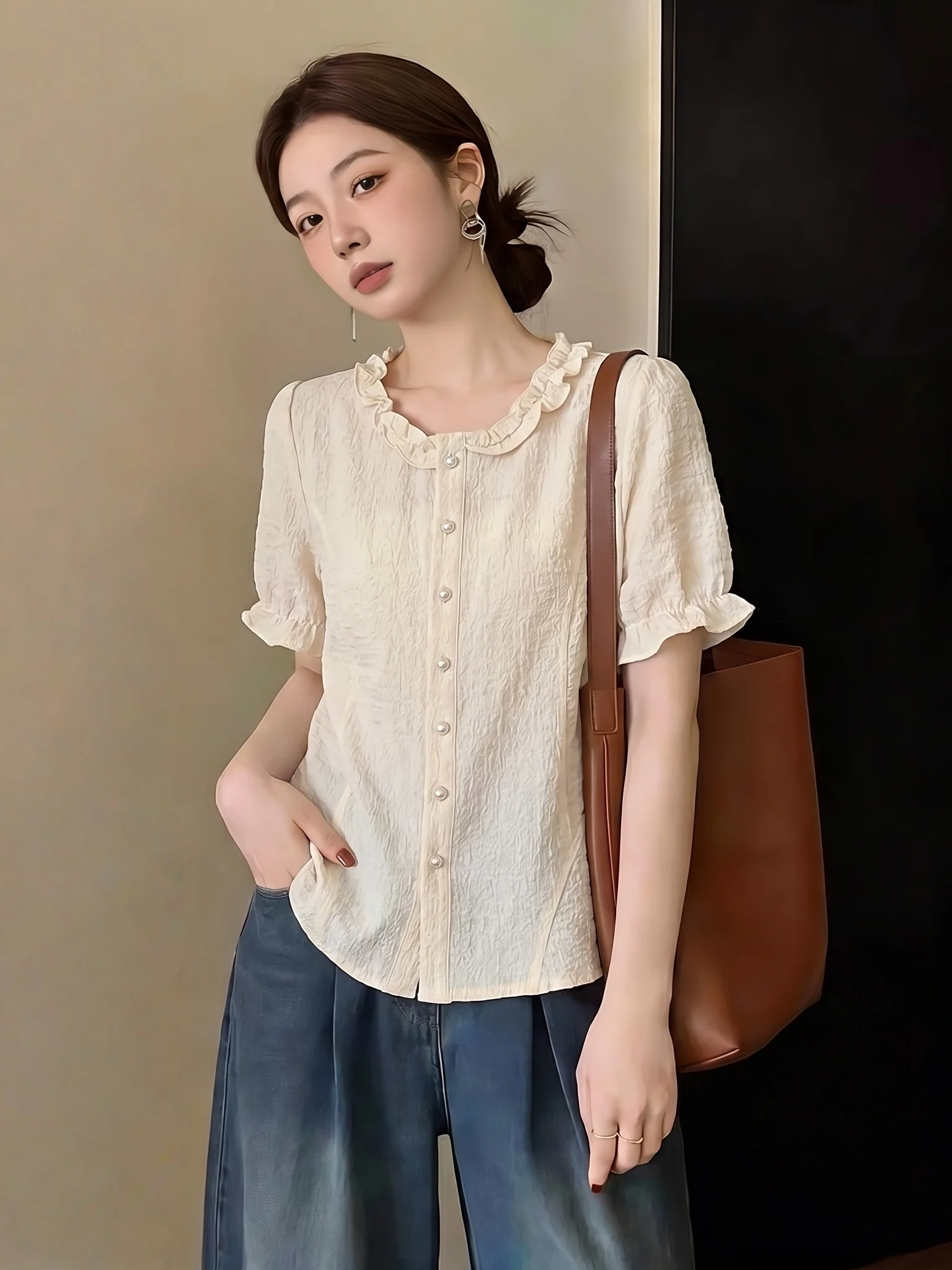 Pleated Bell Sleeve Shirt Women's Summer New Large Size Beautiful Small Shirt Fragrance Style Top Korean Version Loose Fit
Pleated Bell Sleeve Shirt Women's Summer New Large Size Beautiful Small Shirt Fragrance Style Top Korean Version Loose Fit