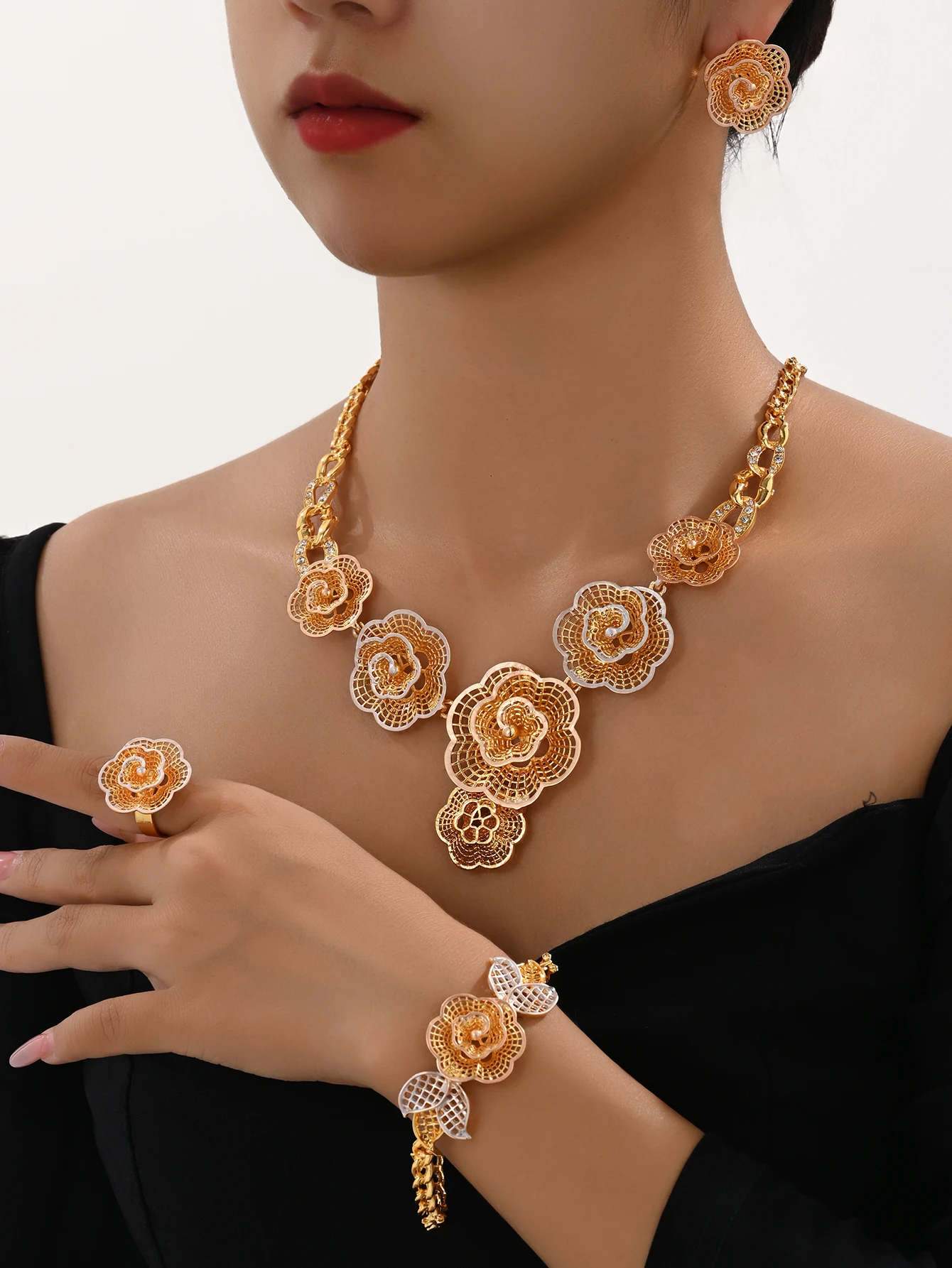 Dubai Jewelry Sets Creative Flower Necklace Earrings for Women Bracelet Ring Bridal Wedding Accessories
Dubai Jewelry Sets Creative Flower Necklace Earrings for Women Bracelet Ring Bridal Wedding Accessories