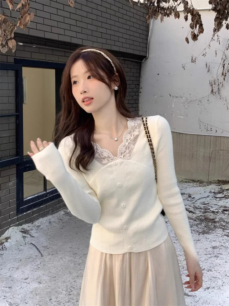 Новинка: Женский облегающий трикотажный топ с кружевным V-образным вырезом, длинным рукавом, для повседневной носки, в стиле «Нежный ветер»
Новинка: Женский облегающий трикотажный топ с кружевным V-образным вырезом, длинным рукавом, для повседневной носки, в стиле «Нежный ветер»