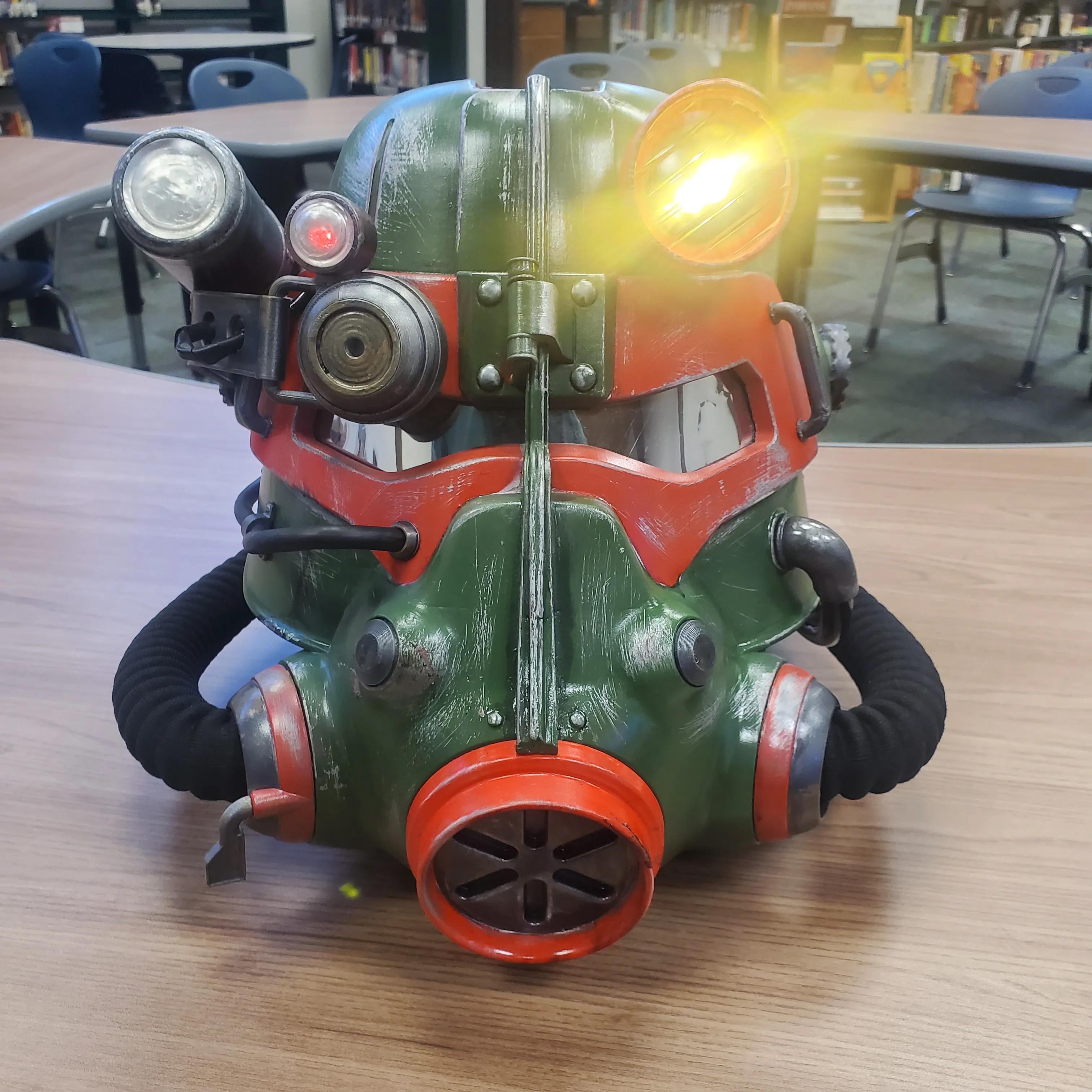 4T45 Power Armor Helmet With Helmet Shelter Lights Paintable Color Wearable Game Merchandise Helmet for Cosplay
4T45 Power Armor Helmet With Helmet Shelter Lights Paintable Color Wearable Game Merchandise Helmet for Cosplay