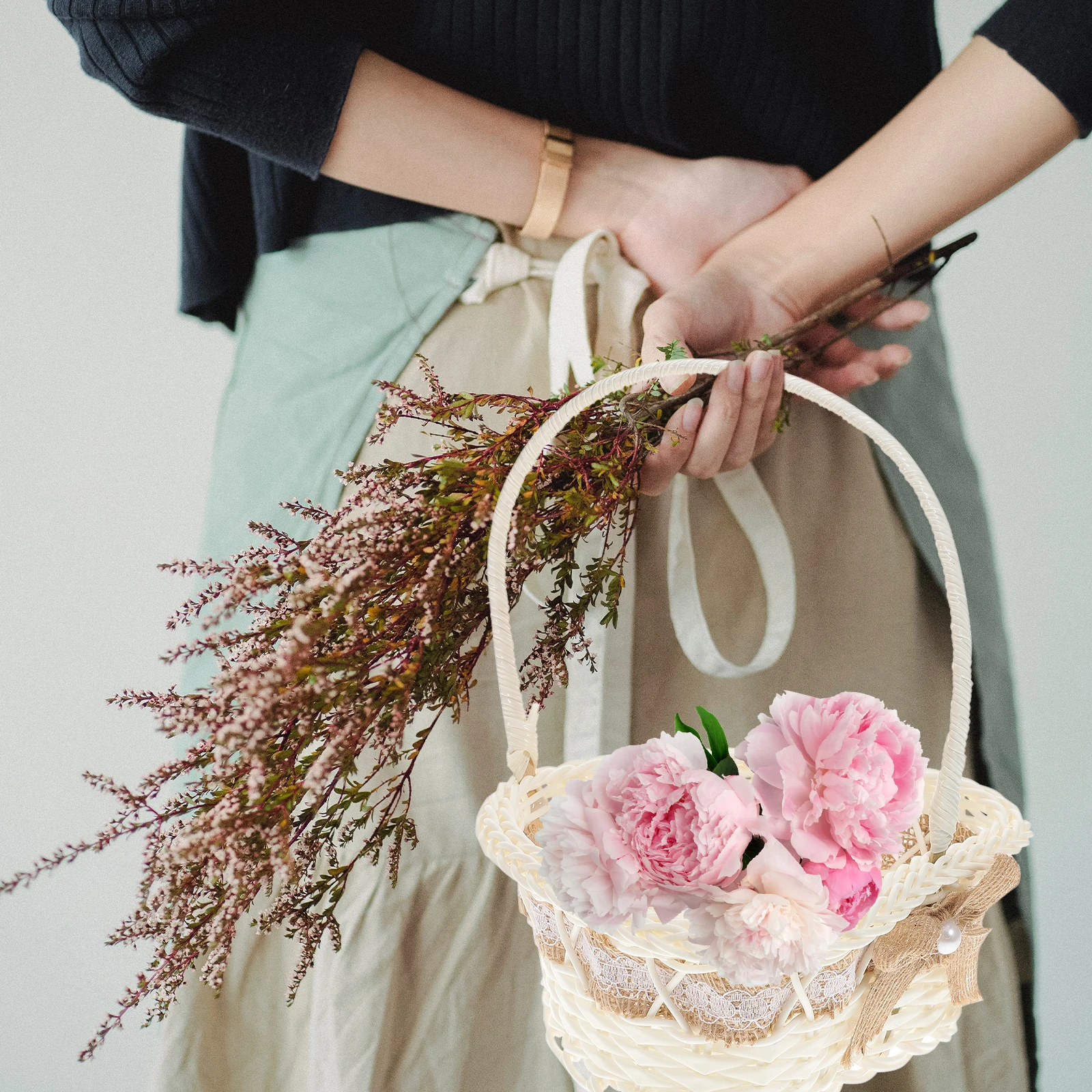 Handcrafted Heart Shape Petal Basket Wedding Handheld Flower Basket Decorative Storage Container Woven Gift Baskets
Handcrafted Heart Shape Petal Basket Wedding Handheld Flower Basket Decorative Storage Container Woven Gift Baskets