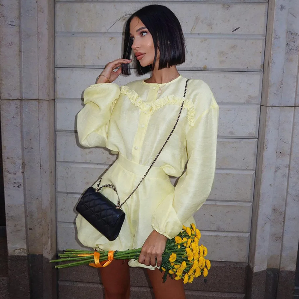 Blifanbo Round Neck Button T-Shirt Shorts Two-Piece Set Women Long Sleeve Yellow Autumn T-shirt Top And High Waist Shorts Set
Blifanbo Round Neck Button T-Shirt Shorts Two-Piece Set Women Long Sleeve Yellow Autumn T-shirt Top And High Waist Shorts Set