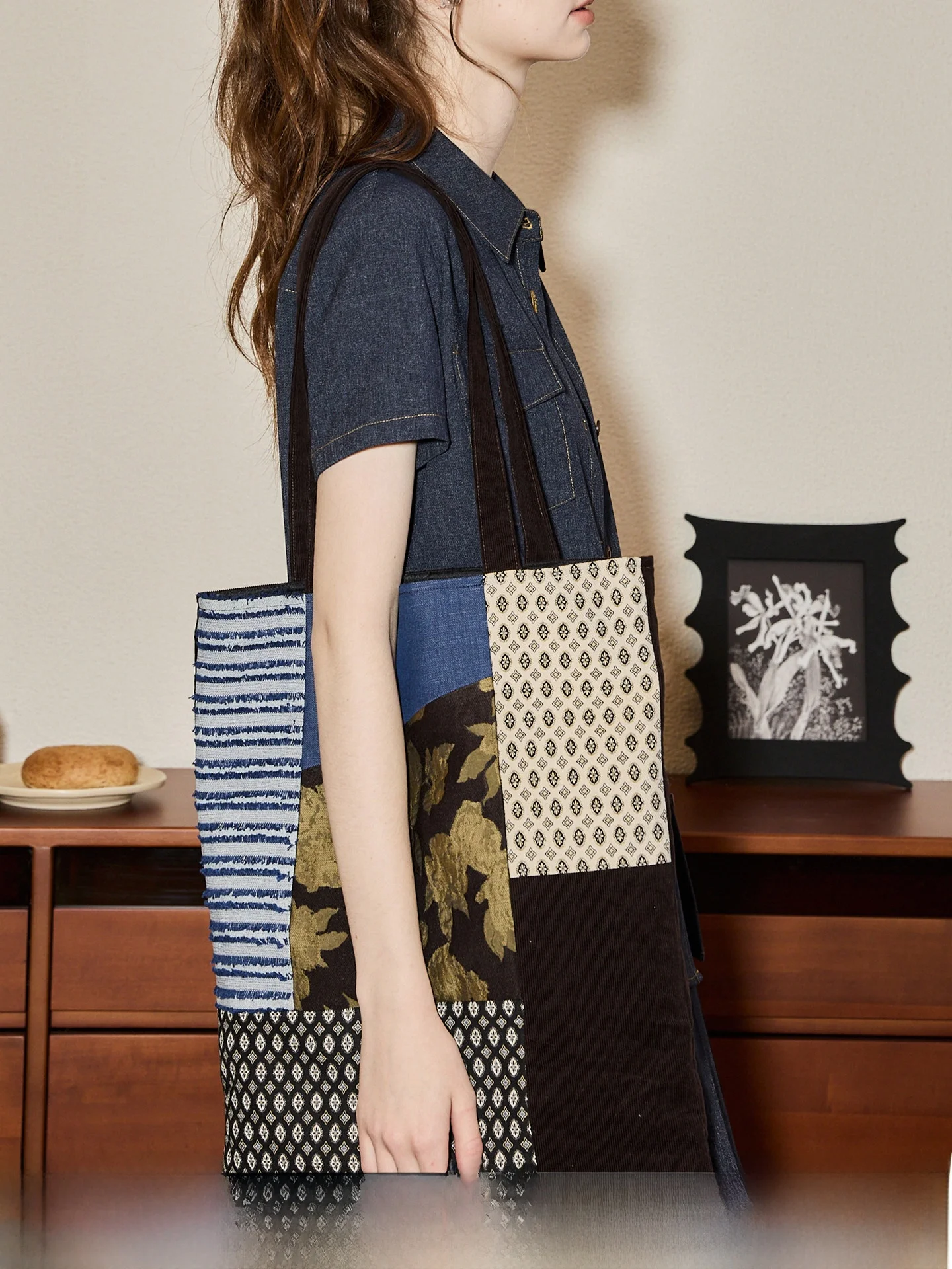 KUHNMARVIN Unique Patchwork Tote Bag Retro Ethnic Style Large Capacity Single Shoulder Bag Casual Simple Style Canvas Bag
KUHNMARVIN Unique Patchwork Tote Bag Retro Ethnic Style Large Capacity Single Shoulder Bag Casual Simple Style Canvas Bag