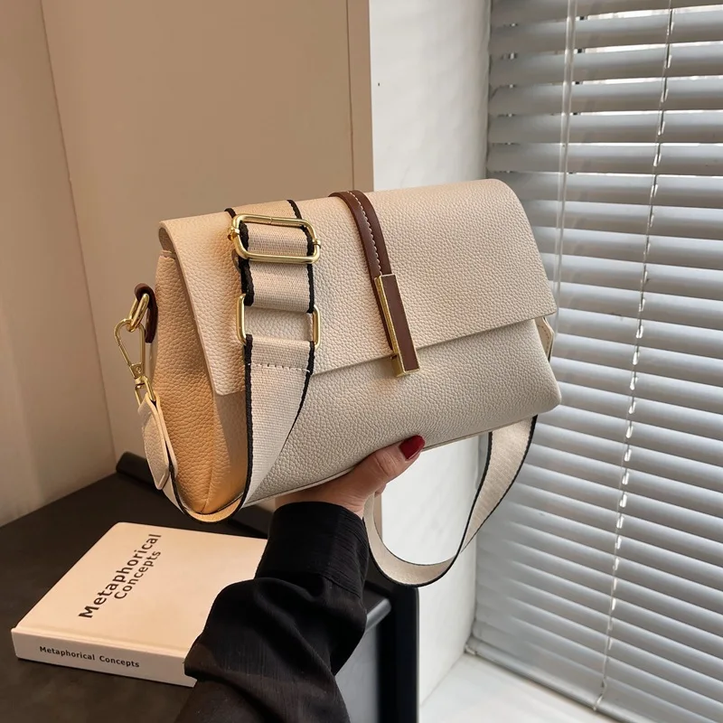 Vintage Printed Chain Bag with Lock Closure - Women's Korean-Style Minimalist, Versatile Casual Commuter Shoulder Crossbody Bag
Vintage Printed Chain Bag with Lock Closure - Women's Korean-Style Minimalist, Versatile Casual Commuter Shoulder Crossbody Bag