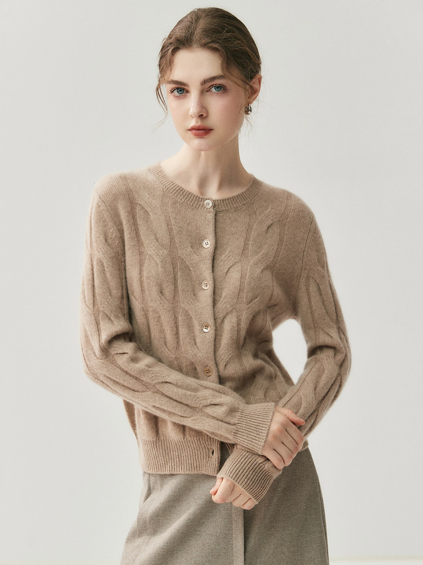 Thiened Long Sve round Ne Knitted Sweater Women's Cardigan Warm Faionable Versatile Woolen Yarn Twist Design Simple ...
Thiened Long Sve round Ne Knitted Sweater Women's Cardigan Warm Faionable Versatile Woolen Yarn Twist Design Simple ...
