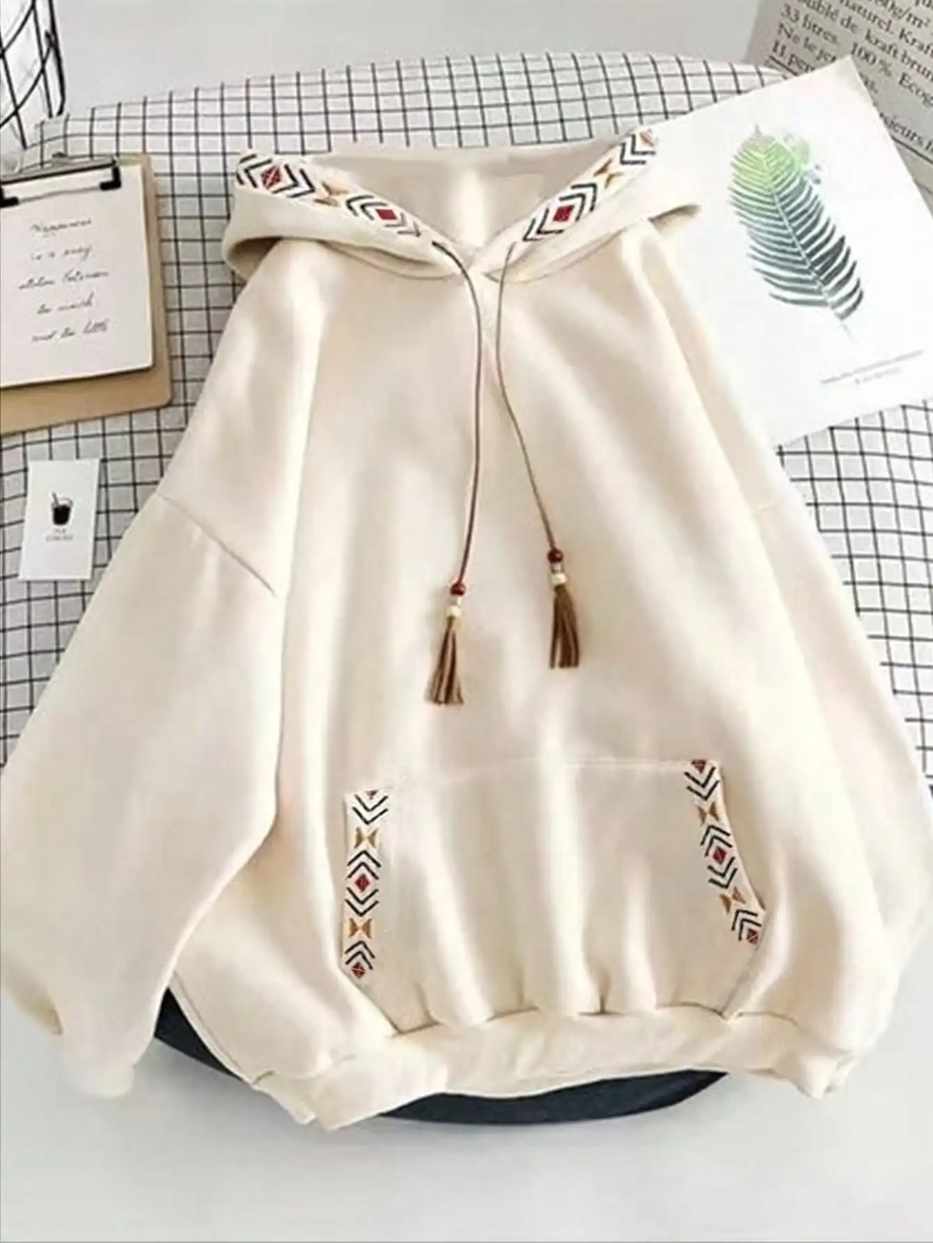 Худи с геометрической вышивкой в стиле бохо и завязками-кисточками, свободный крой для осени и зимы
Худи с геометрической вышивкой в стиле бохо и завязками-кисточками, свободный крой для осени и зимы