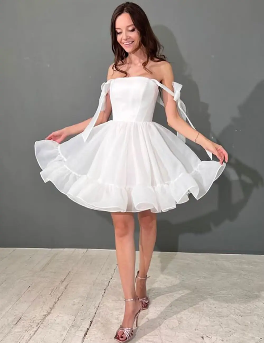 Knee Length Short Wedding Gowns for Bride Women Graduation Dress Organza Homecoming Dresses with Bow Puffy Cocktail Party Gown
Knee Length Short Wedding Gowns for Bride Women Graduation Dress Organza Homecoming Dresses with Bow Puffy Cocktail Party Gown