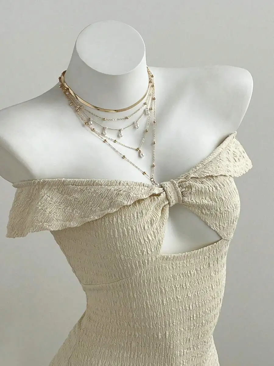 Off Shoulder Hollow Out Sleeveless Pleated Dress Waist Cinched Beige Summer Vacation Dress
Off Shoulder Hollow Out Sleeveless Pleated Dress Waist Cinched Beige Summer Vacation Dress