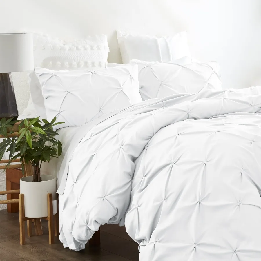White Pinch Pleat 3-Piece Duvet Cover Set Full Queen
White Pinch Pleat 3-Piece Duvet Cover Set Full Queen