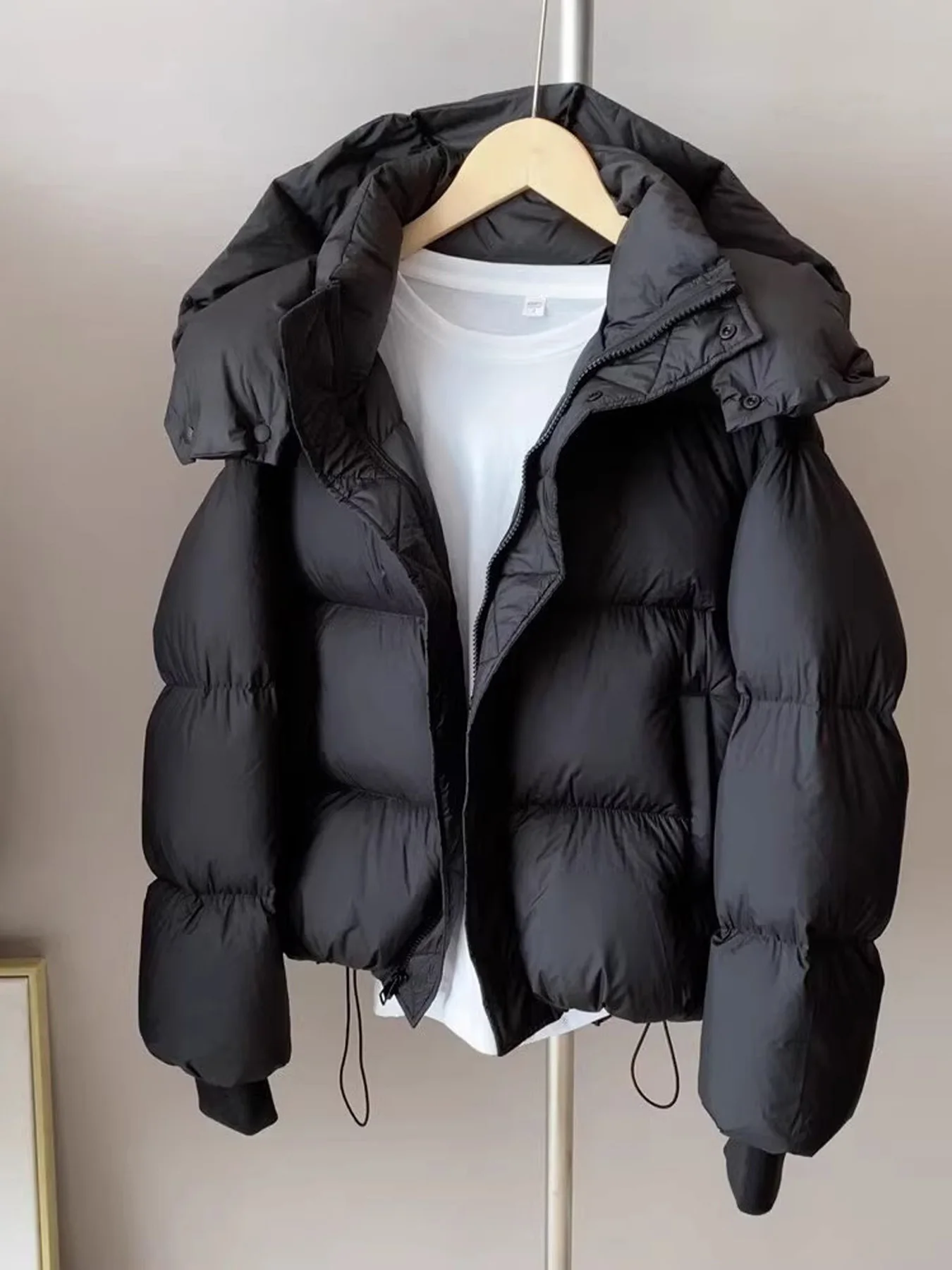 Women's Winter New Solid Color Down Cotton-padded Clothes Short Style Thickened Fashion Clothes Loose Hooded Zipper Design
Women's Winter New Solid Color Down Cotton-padded Clothes Short Style Thickened Fashion Clothes Loose Hooded Zipper Design