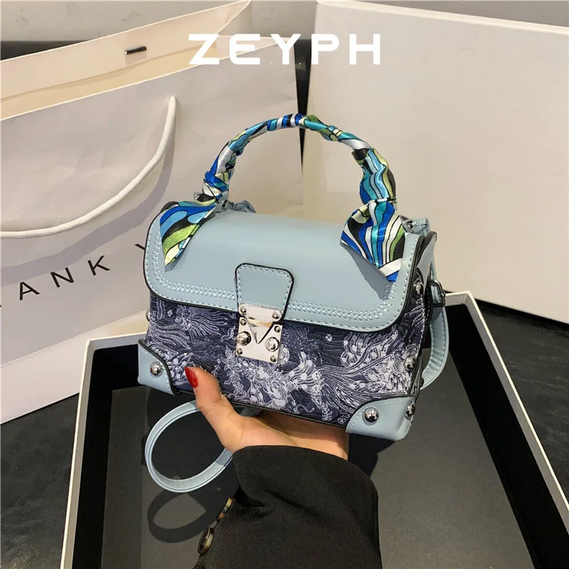 Luxury Canvas Crossbody Bag Simple Advanced PU Leather Printing Leisure Handbag
Luxury Canvas Crossbody Bag Simple Advanced PU Leather Printing Leisure Handbag