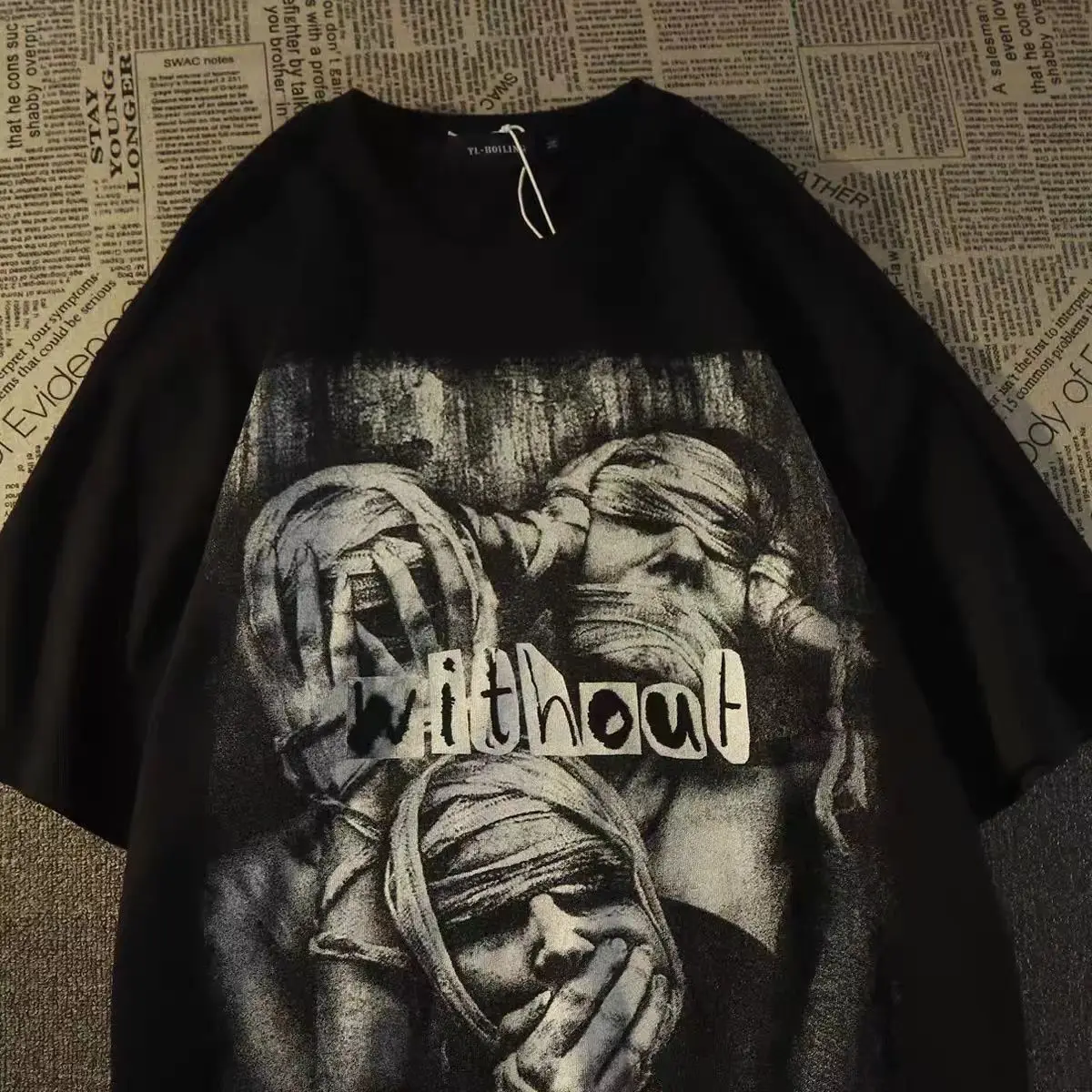 American retro style dark style short sleeved T-shirt for men in summer versatile loose casual half sleeved top ins T-shirt y2k
American retro style dark style short sleeved T-shirt for men in summer versatile loose casual half sleeved top ins T-shirt y2k